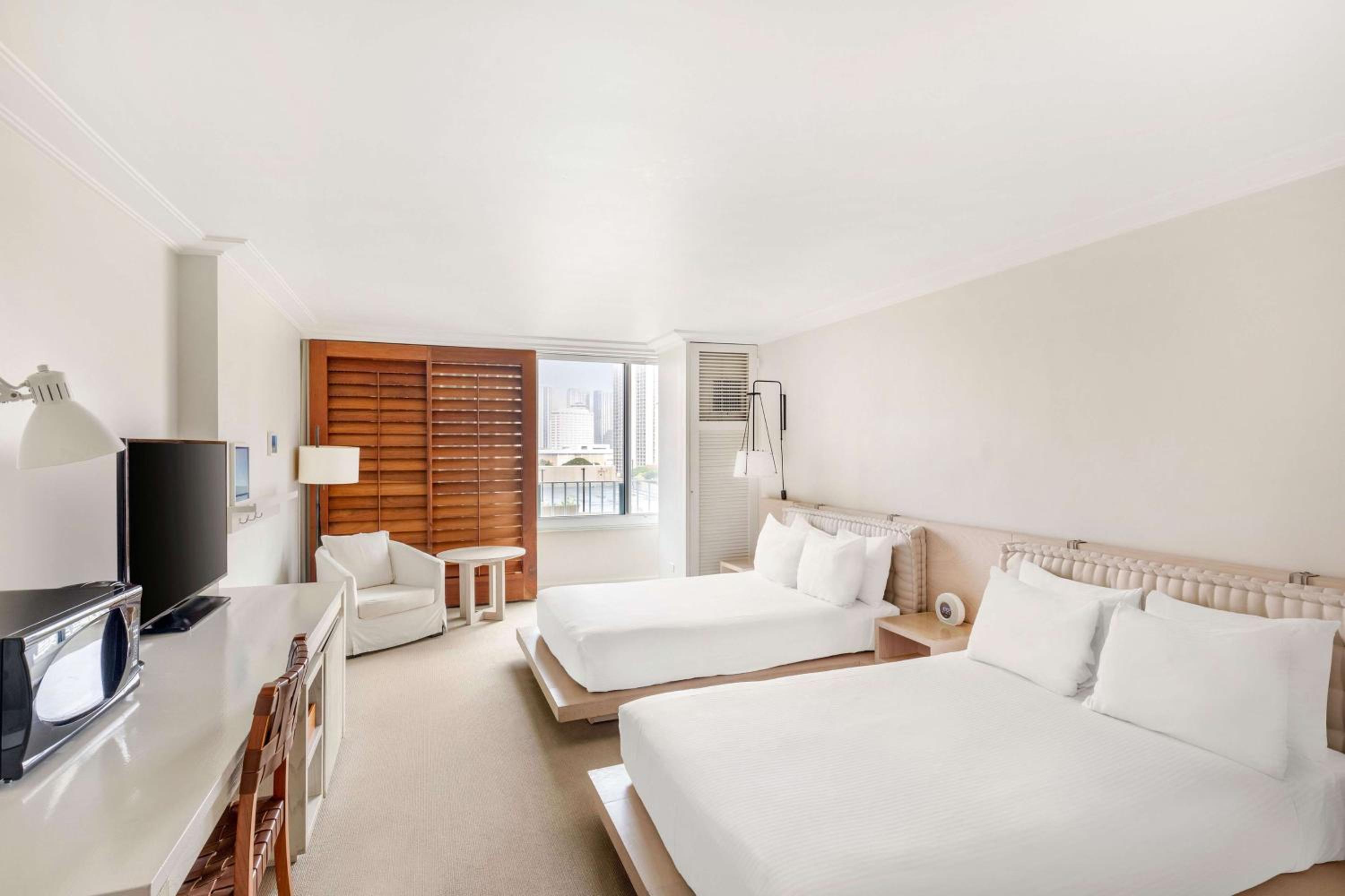 Premier Double Room with Two Double Beds and City View - Photo 6