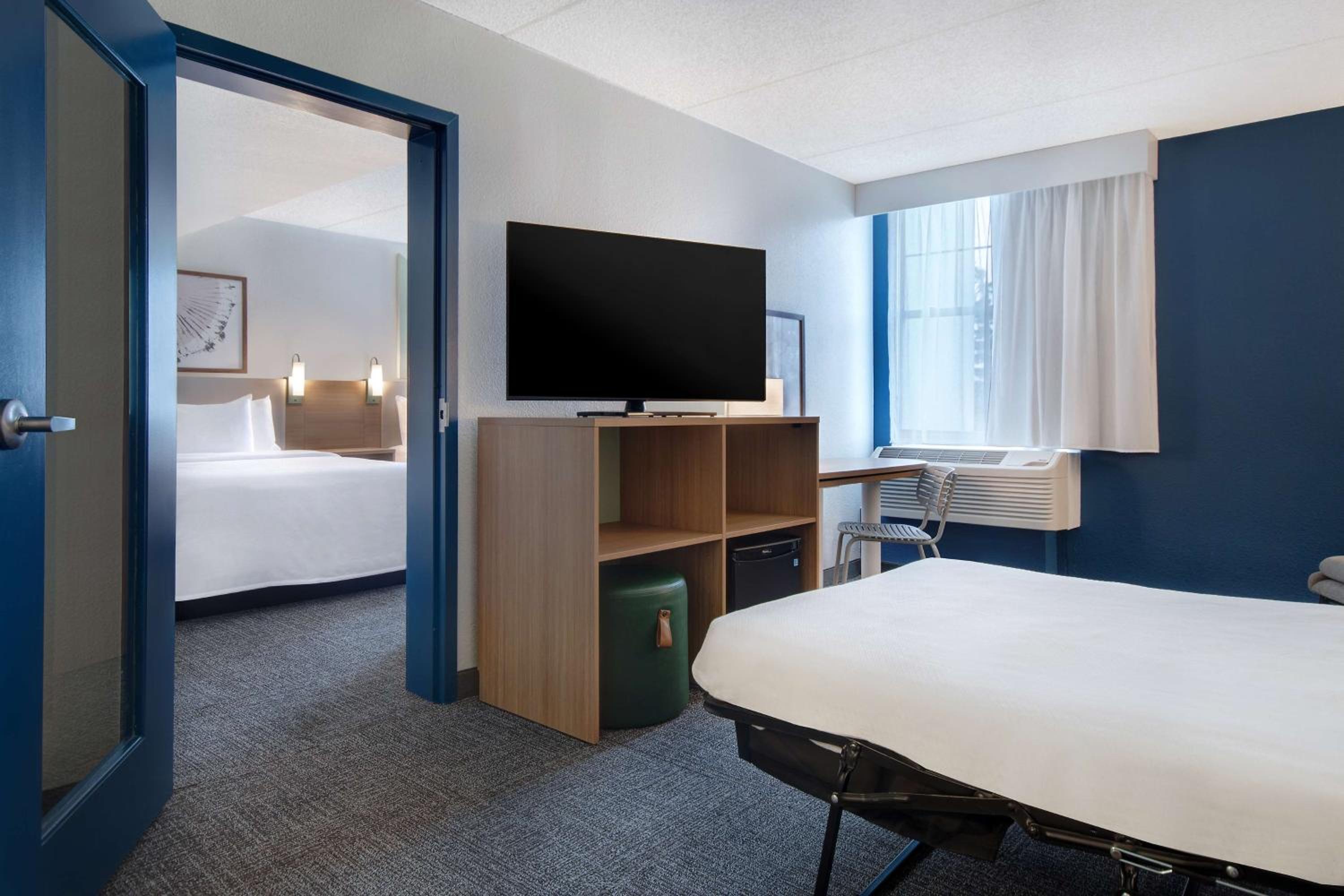 Queen Suite with Two Queen Beds - Photo 1