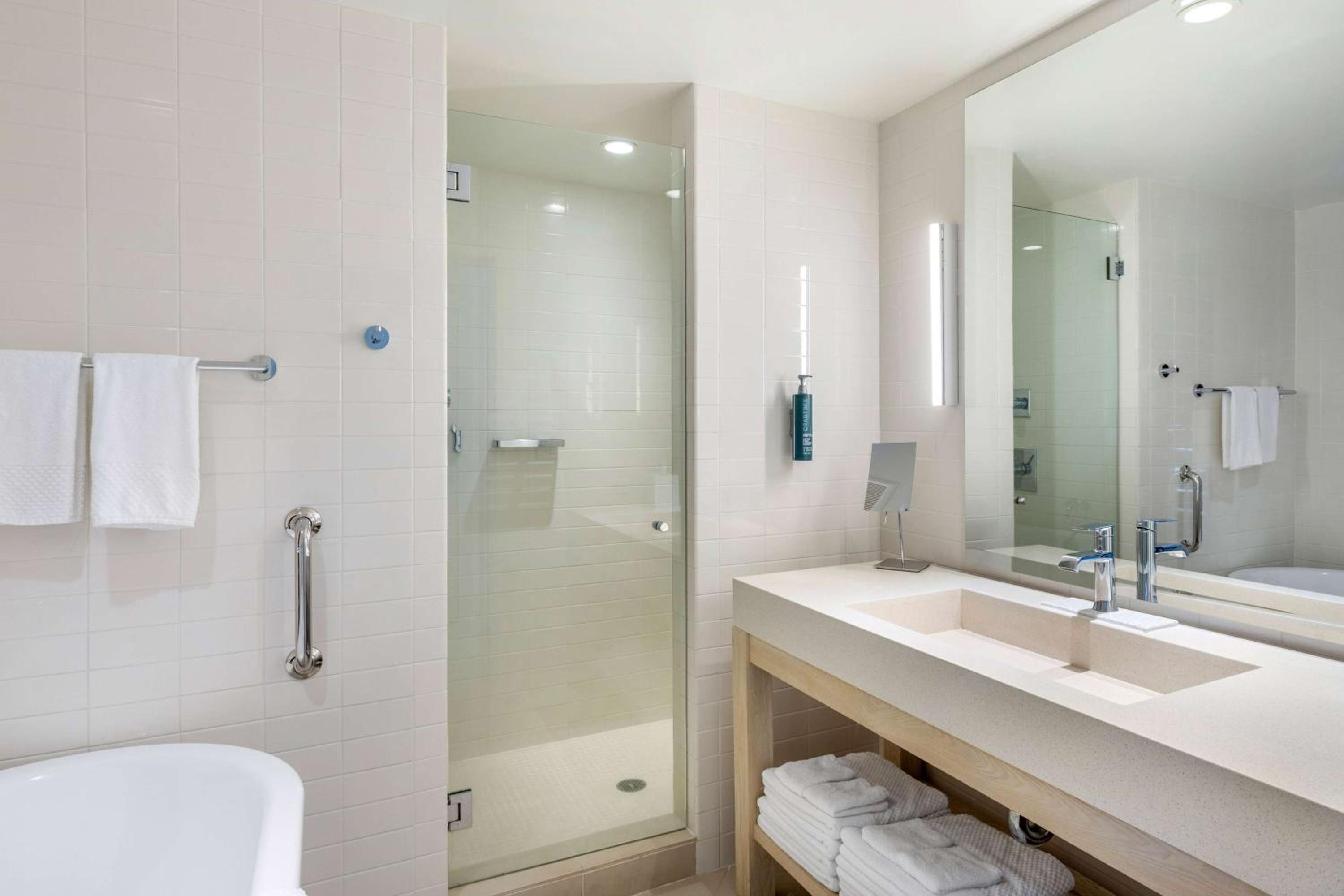 One-Bedroom Premier King Suite with Two Bathroom and Ocean View - Photo 5