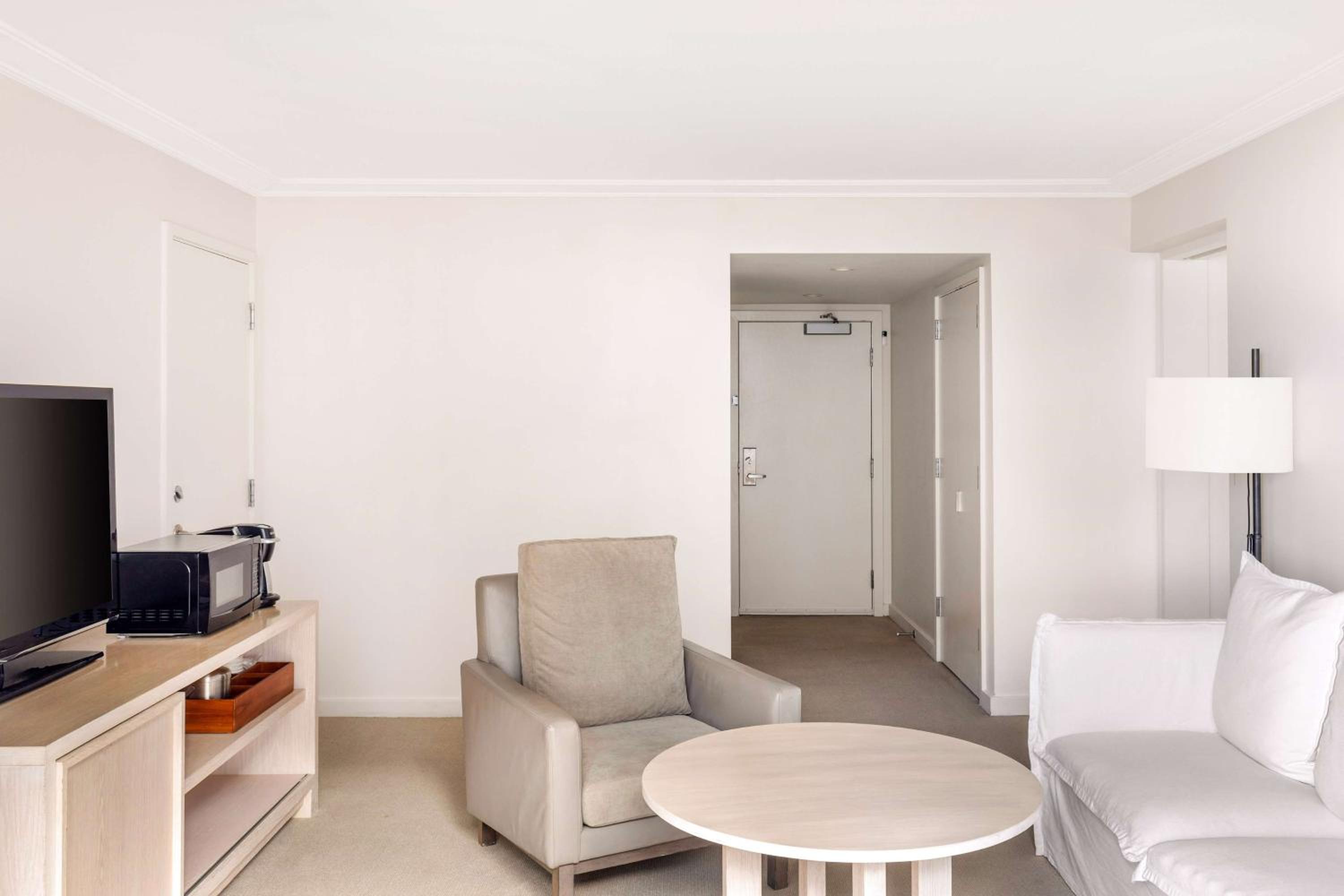 One-Bedroom Premier King Suite with Two Bathroom and Ocean View - Photo 6