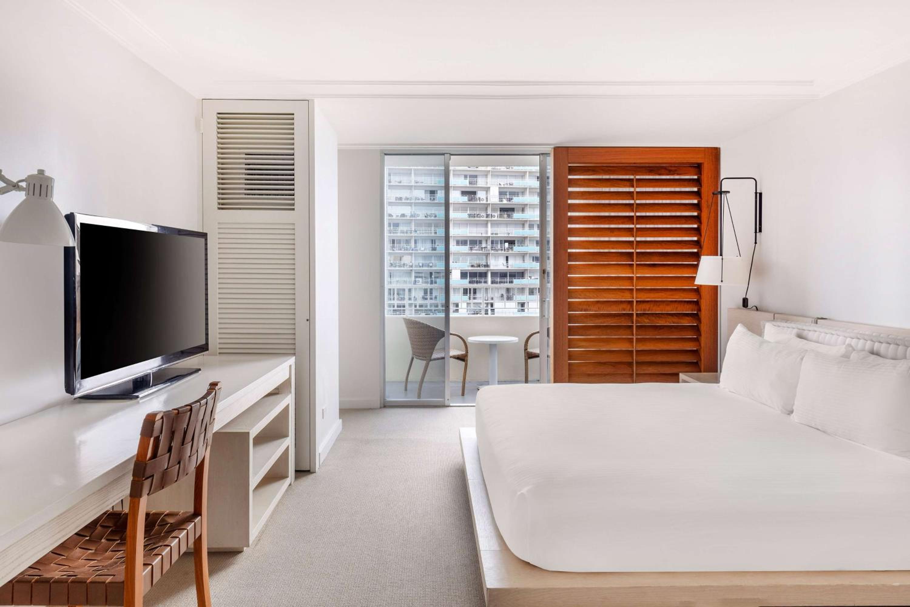 One-Bedroom Premier King Suite with Two Bathroom and Ocean View - Photo 7