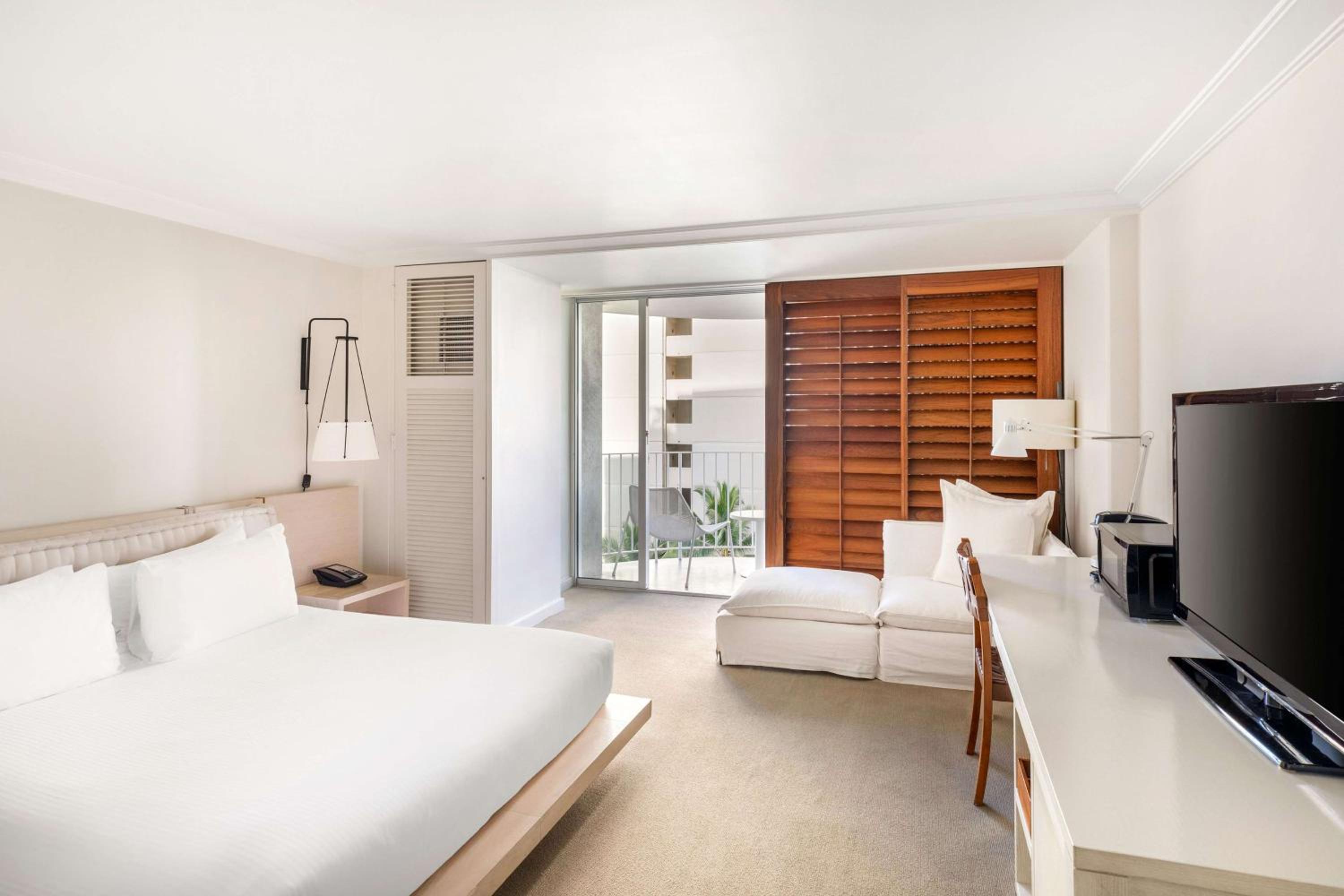 Premier King Room with Partial Ocean View - Photo 5