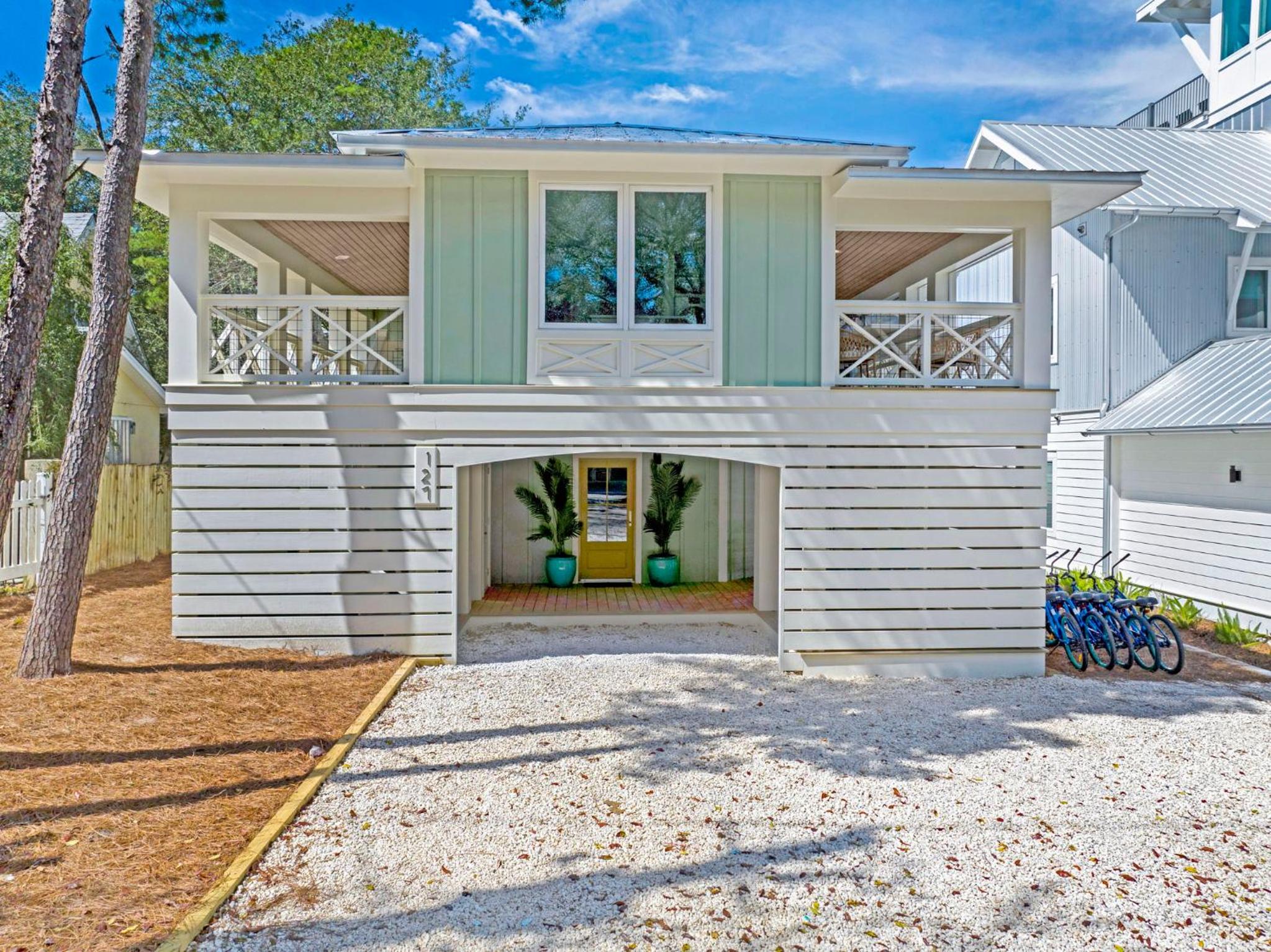 Five-Bedroom House photo 2