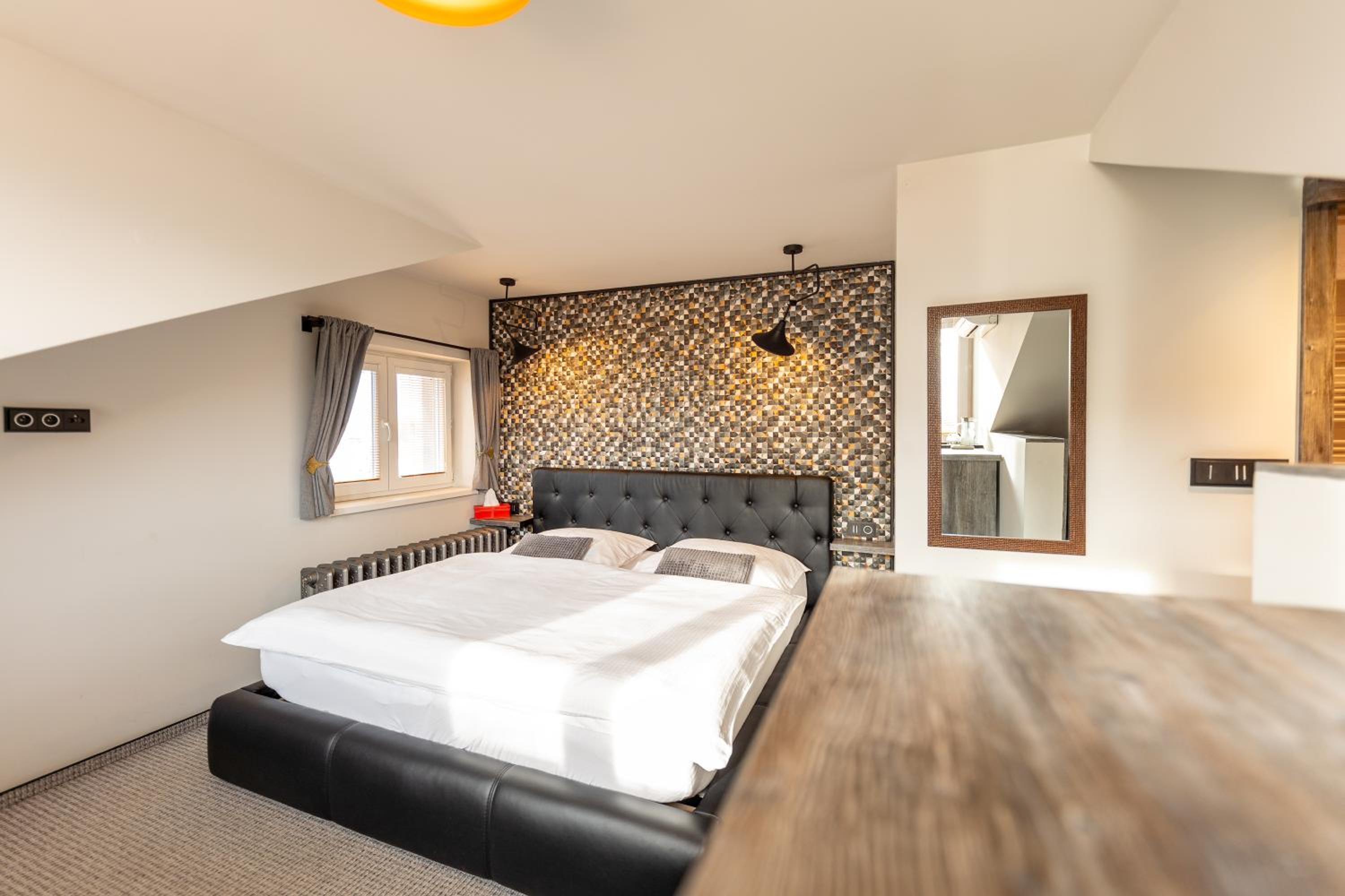 Deluxe King Room photo 1