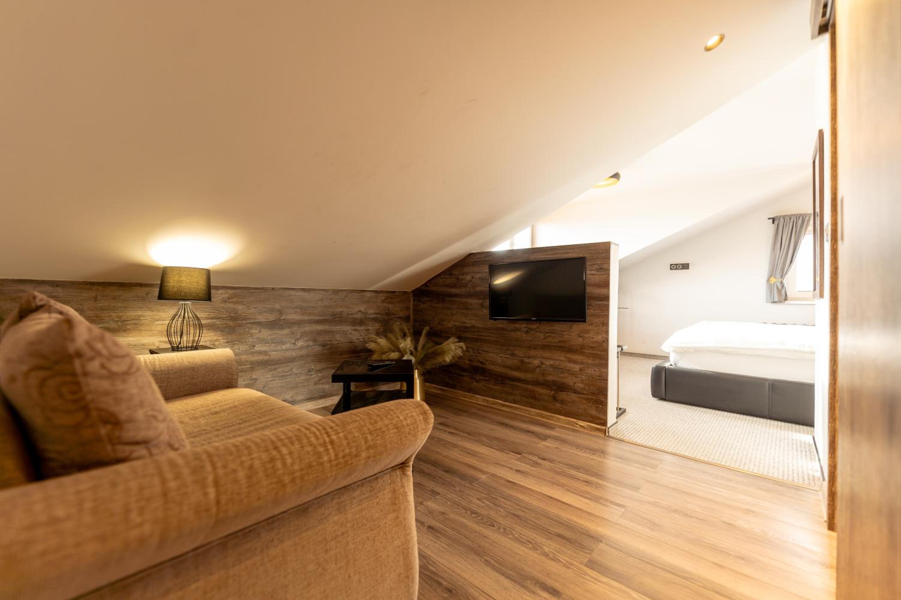 Deluxe King Room photo 2