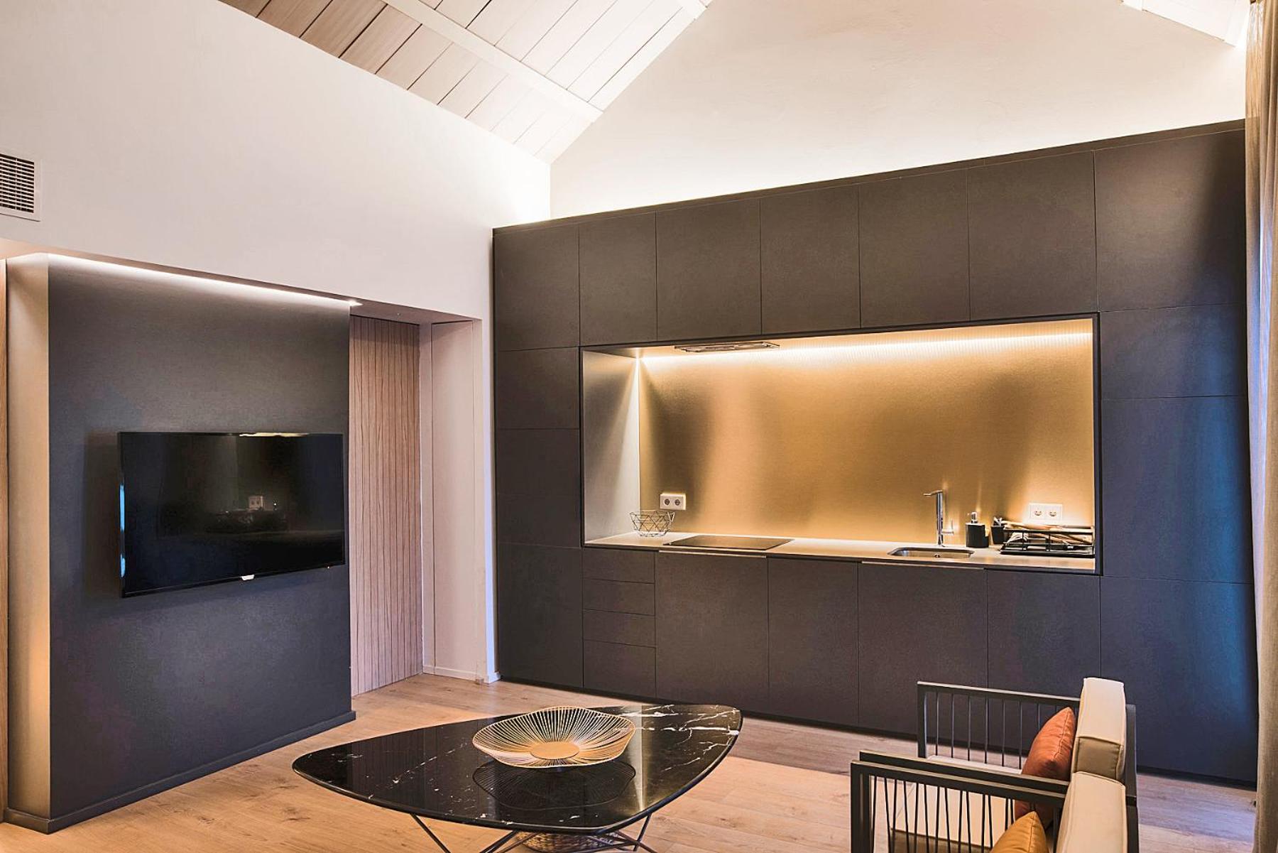 One-Bedroom Apartment - Photo 1