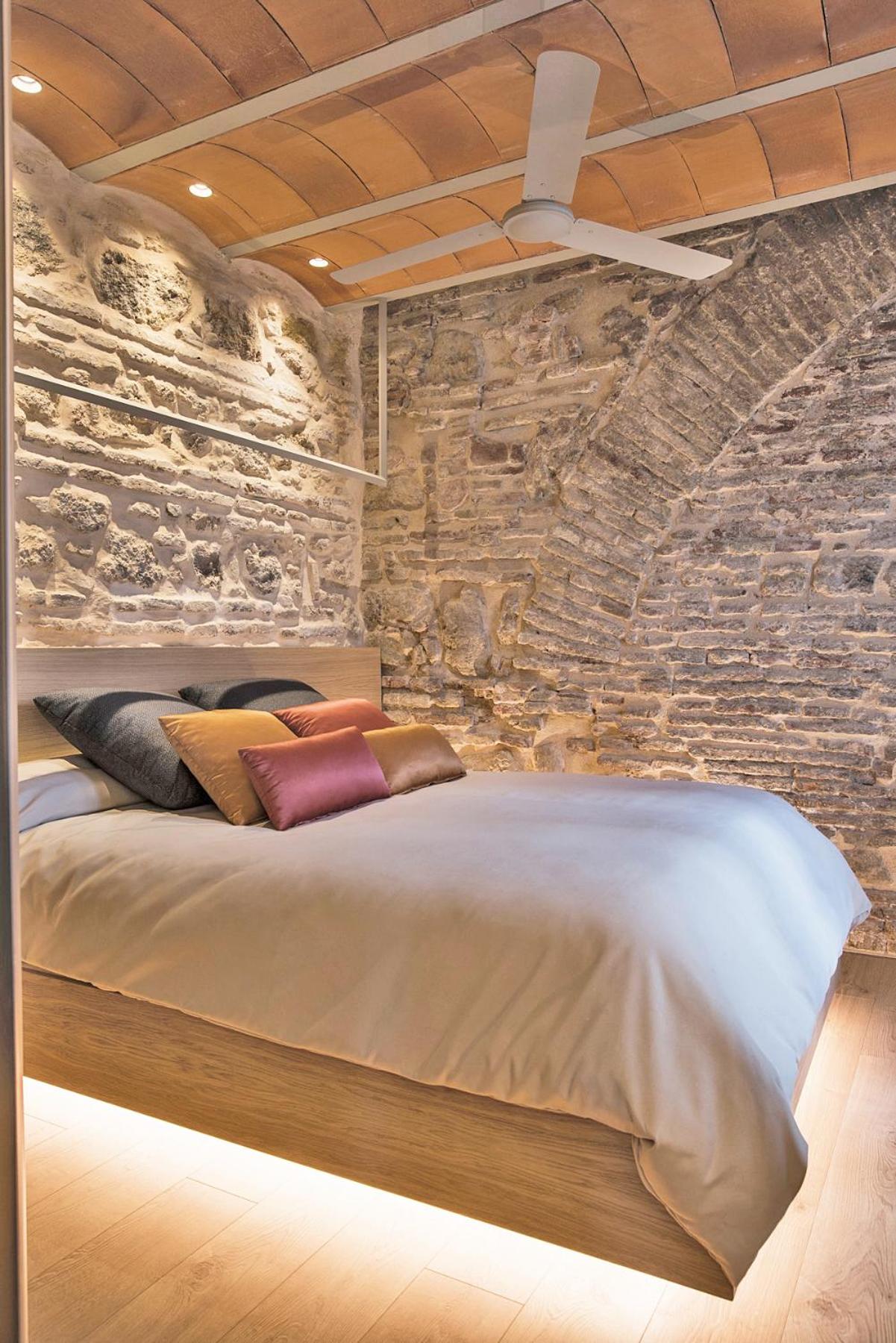 One-Bedroom Apartment - Photo 6