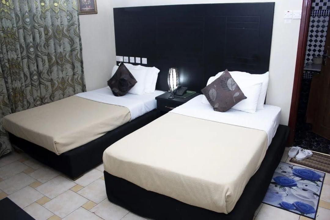 Twin Room with Private Bathroom