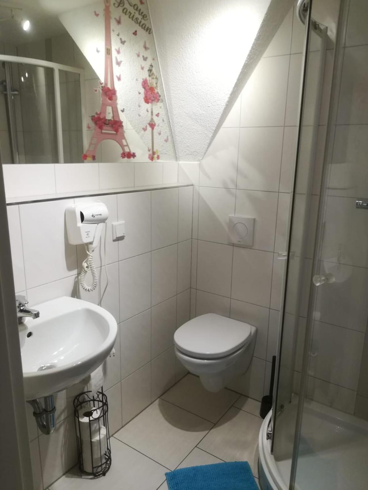 Double Room with Private Bathroom - Photo 5