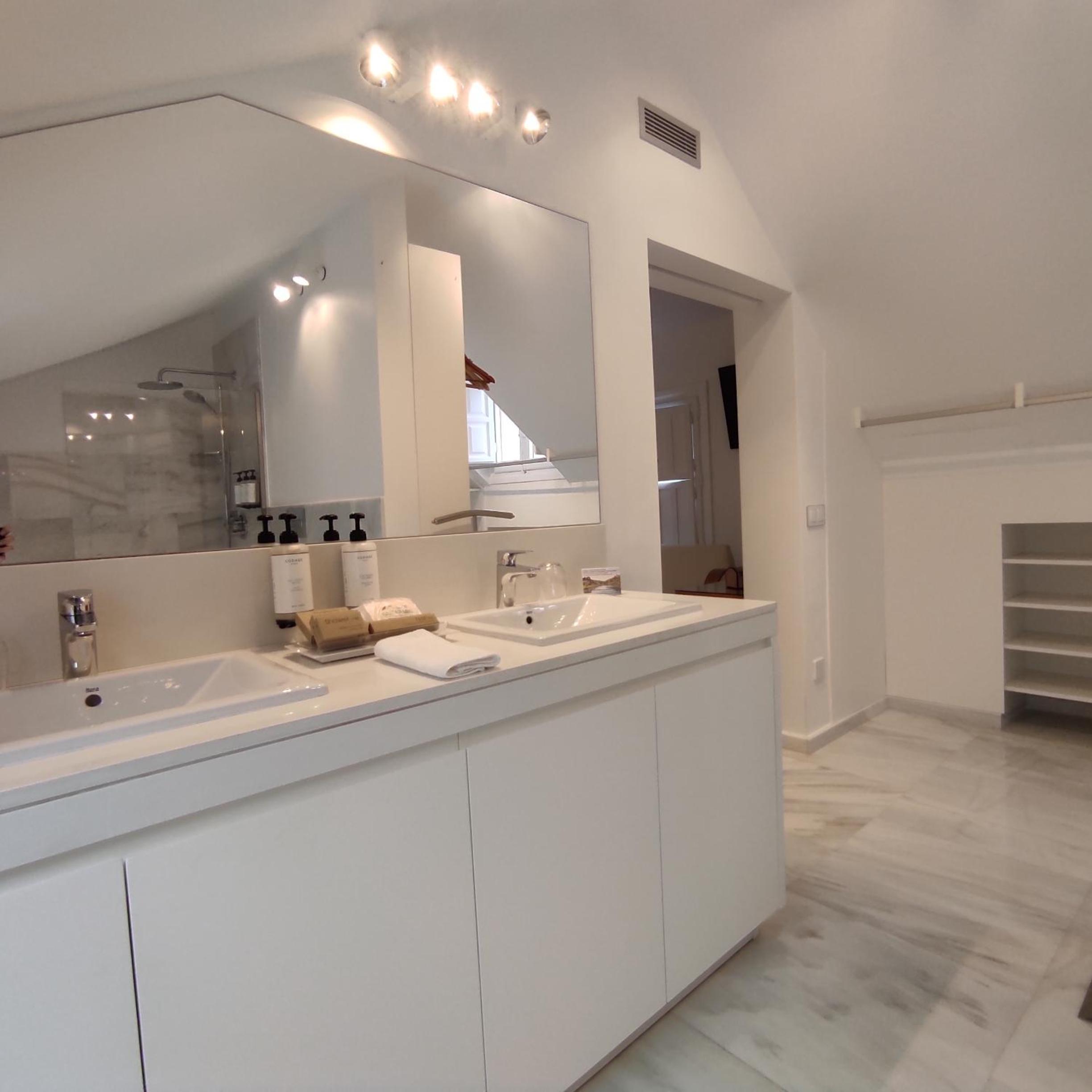Executive Suite - Photo 9