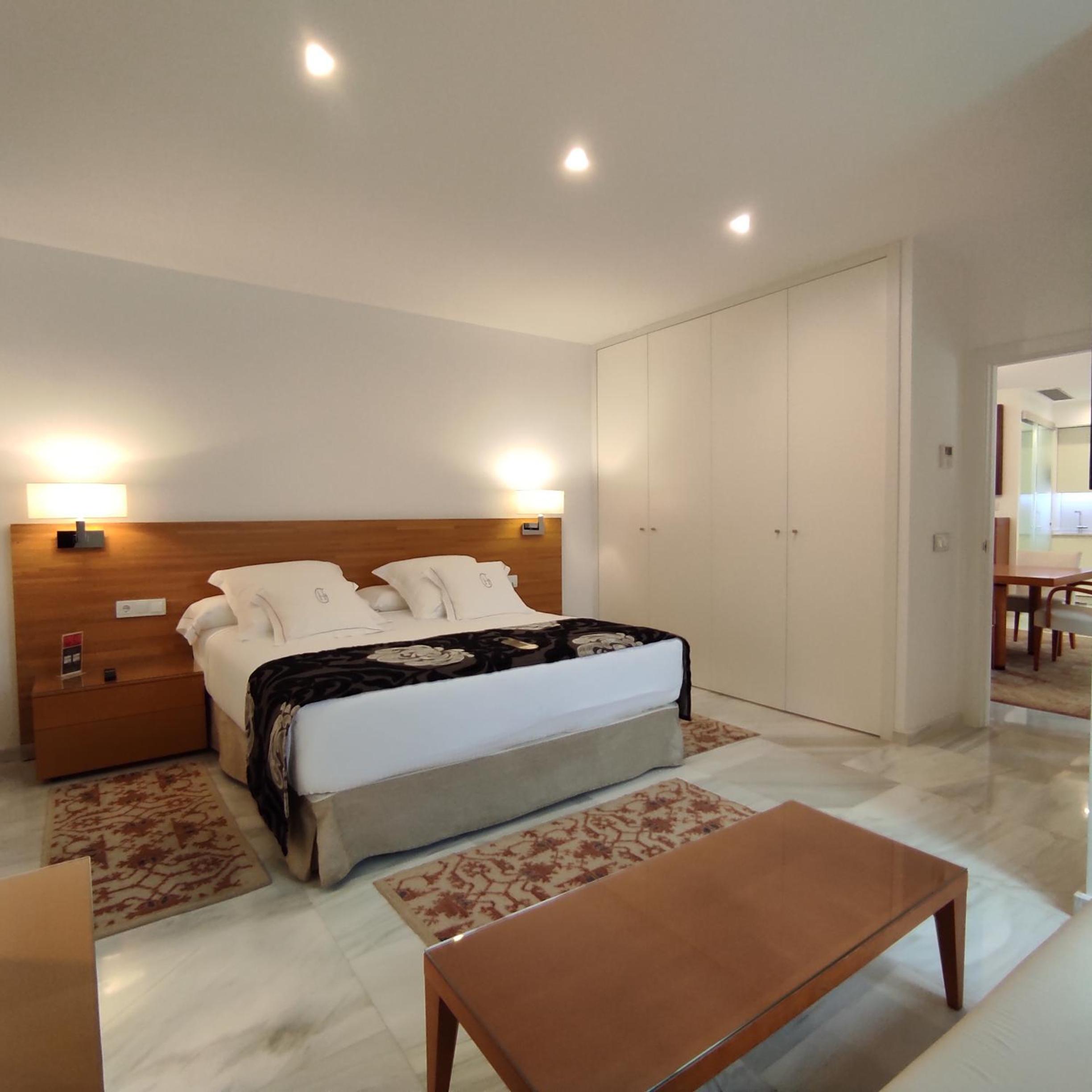 Executive Suite - Photo 3