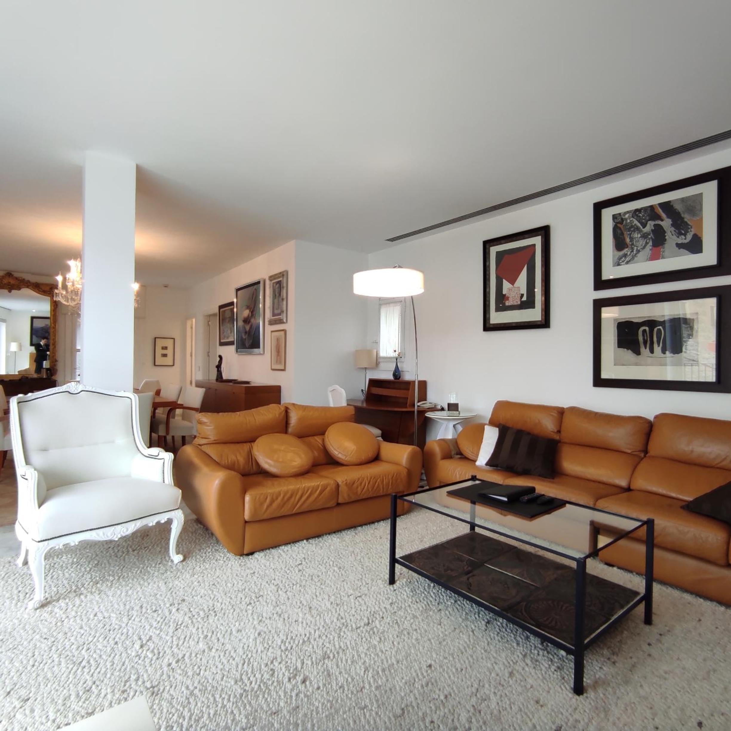 Executive Suite - Photo 4