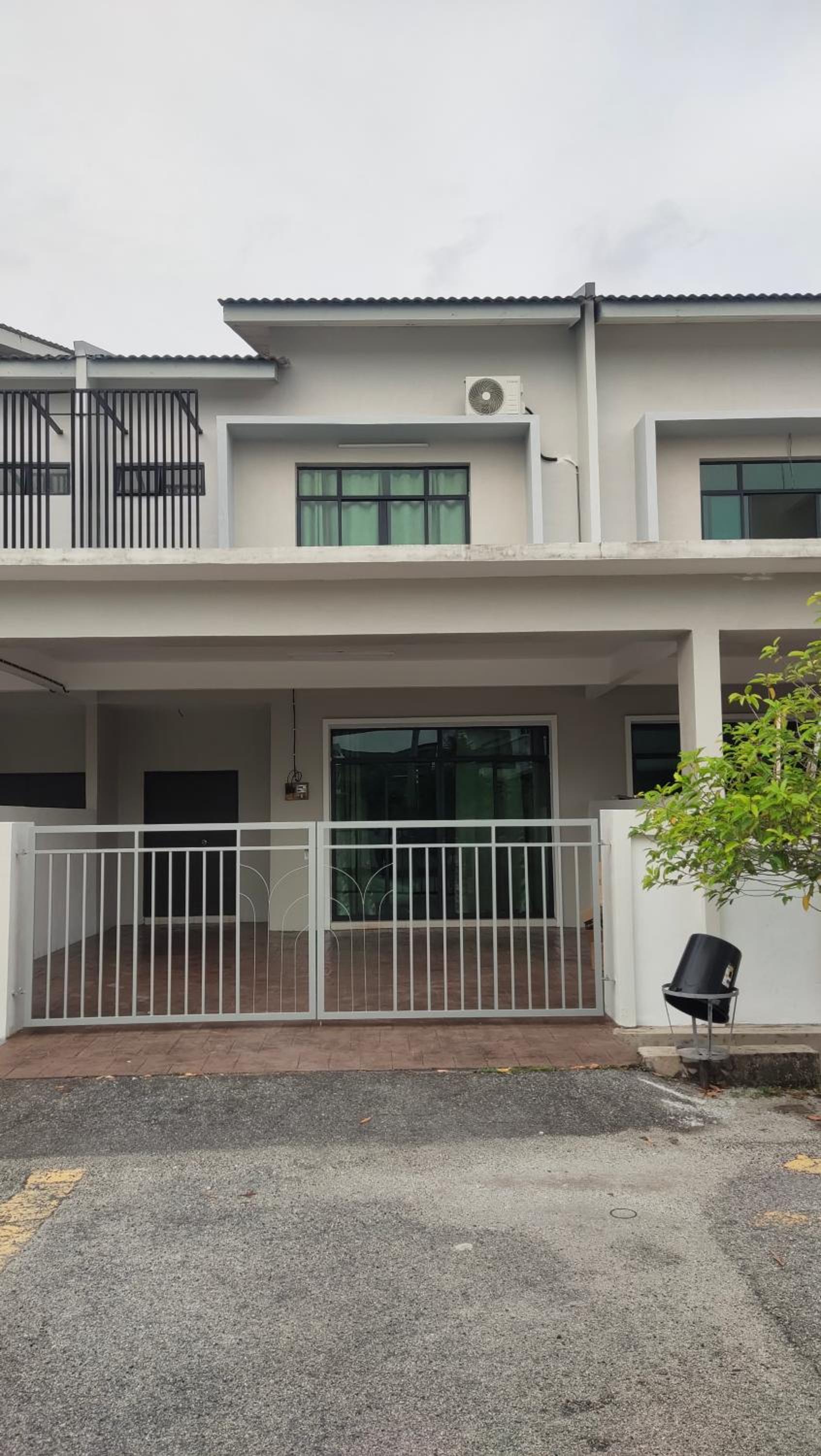 Four-Bedroom House photo 1