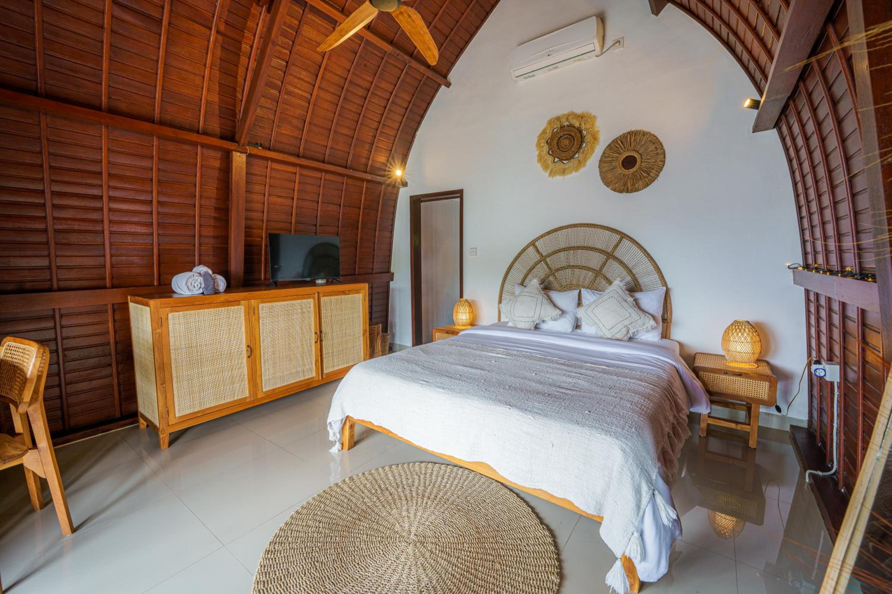 Queen Room with Balcony photo 1