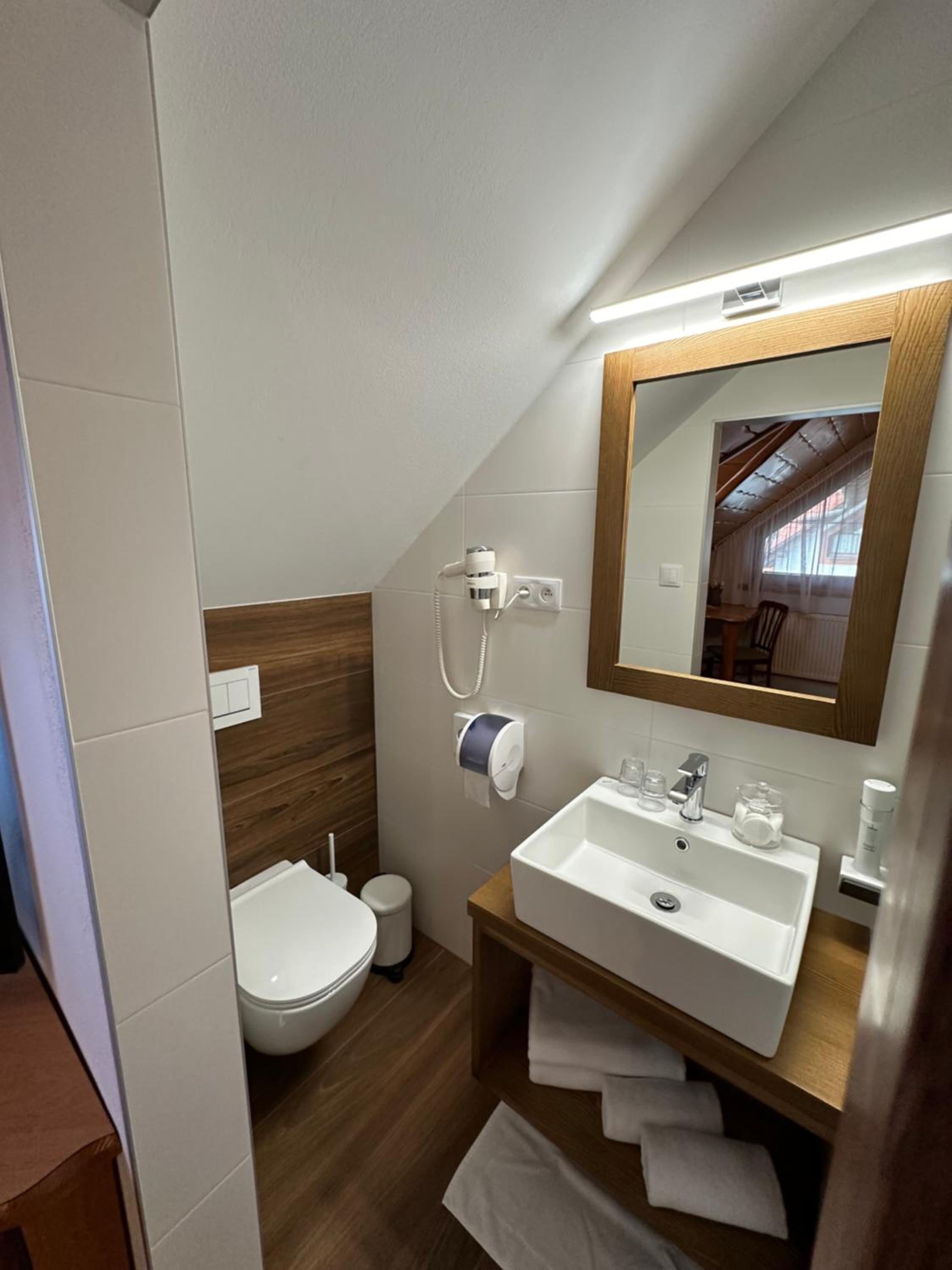 Twin Room with Shower photo 2
