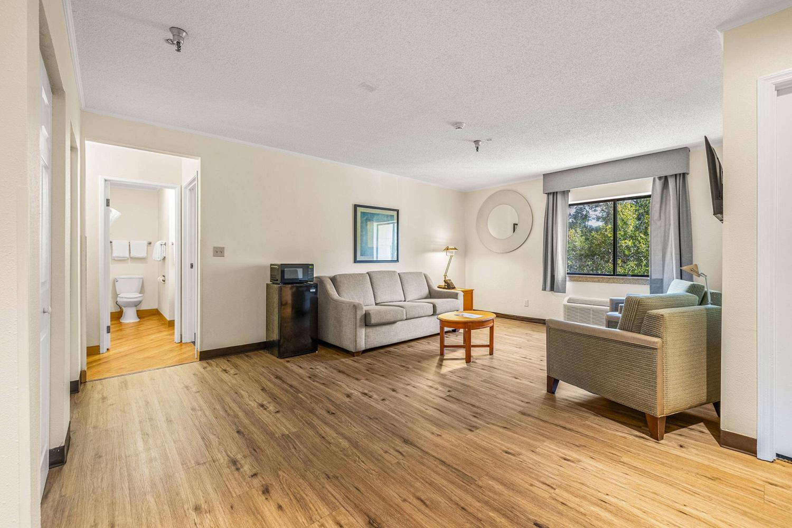 King Studio Suite - Non-Smoking - Photo 2