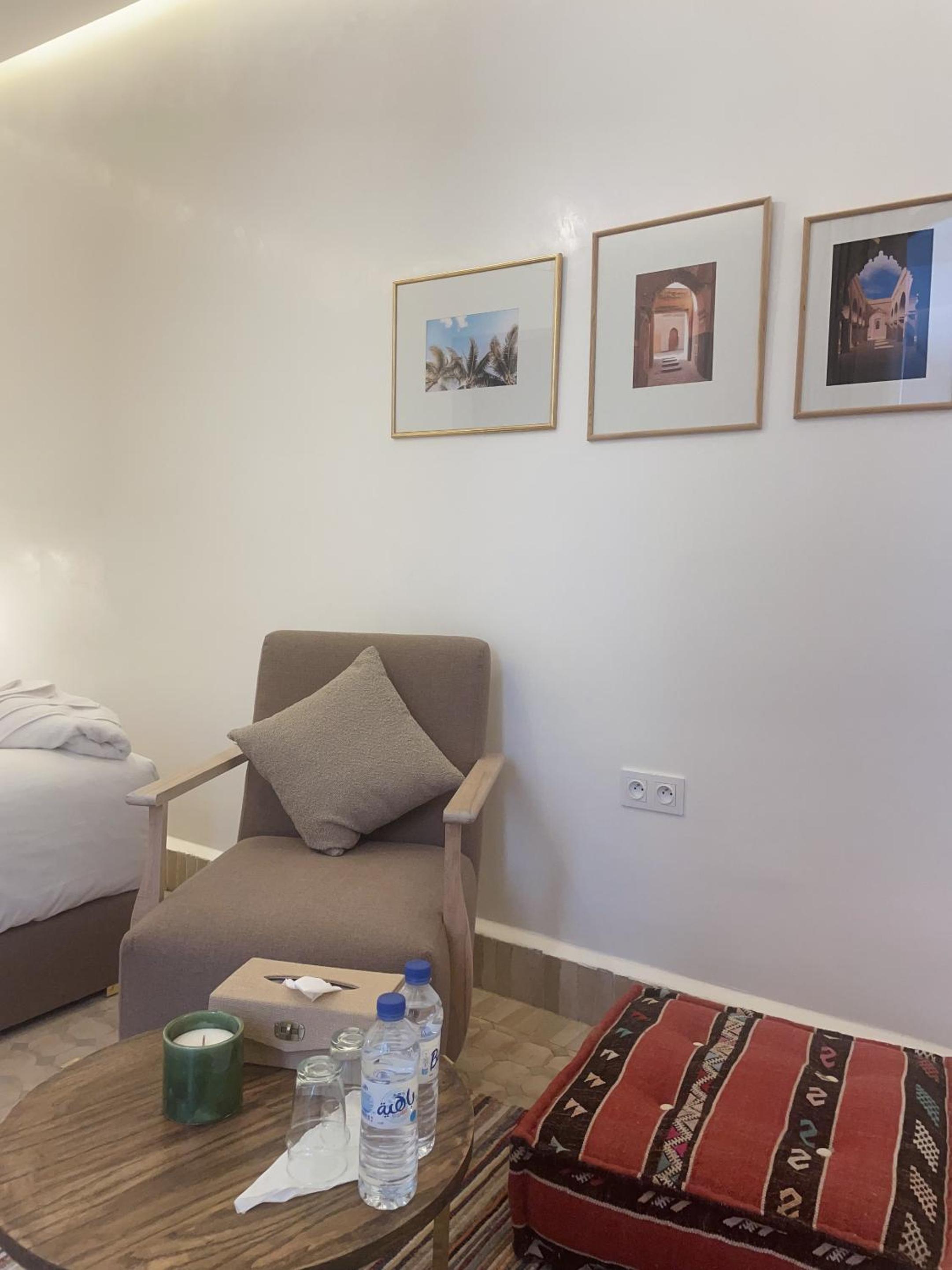 Double Room with Private Bathroom - Photo 9