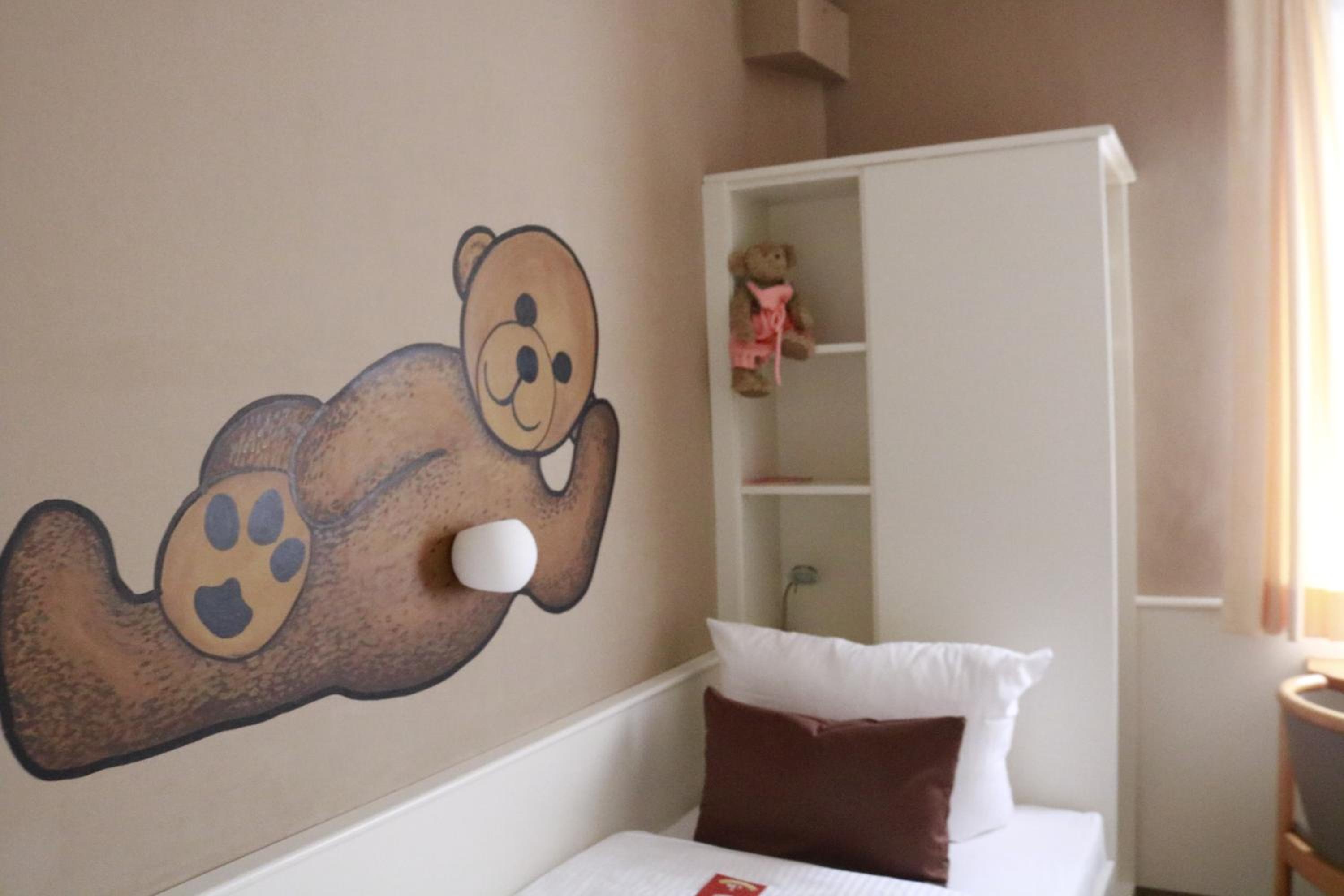 Small Single Room photo 2