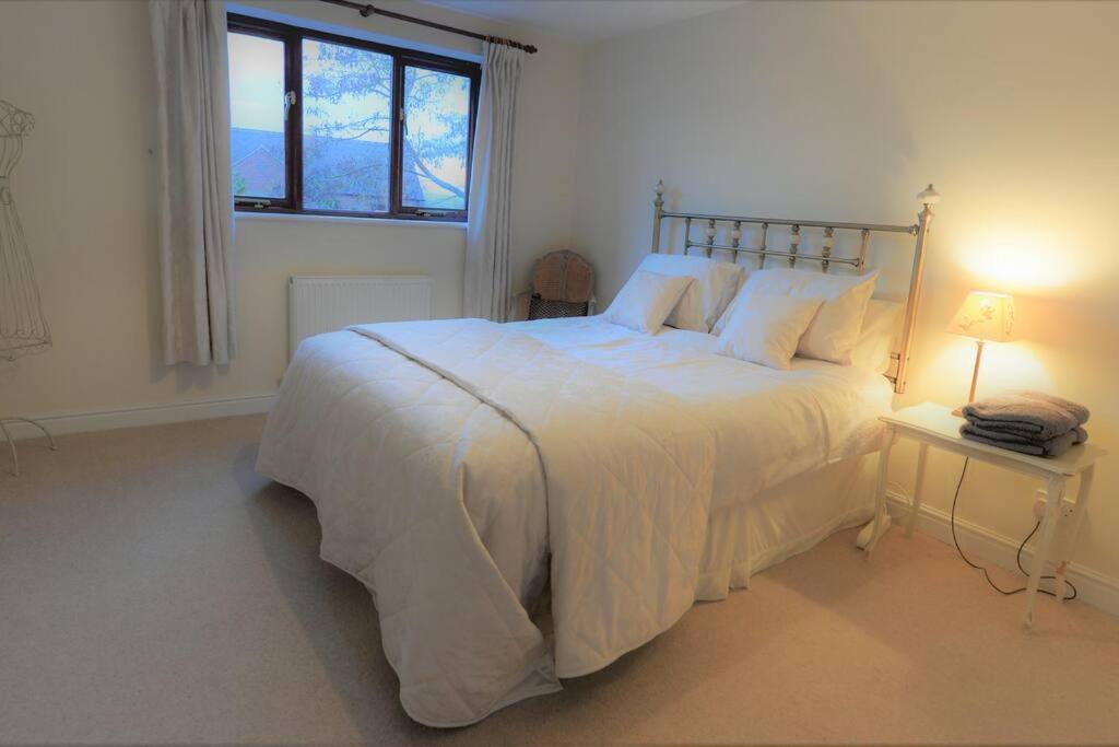 Six-Bedroom House photo 1