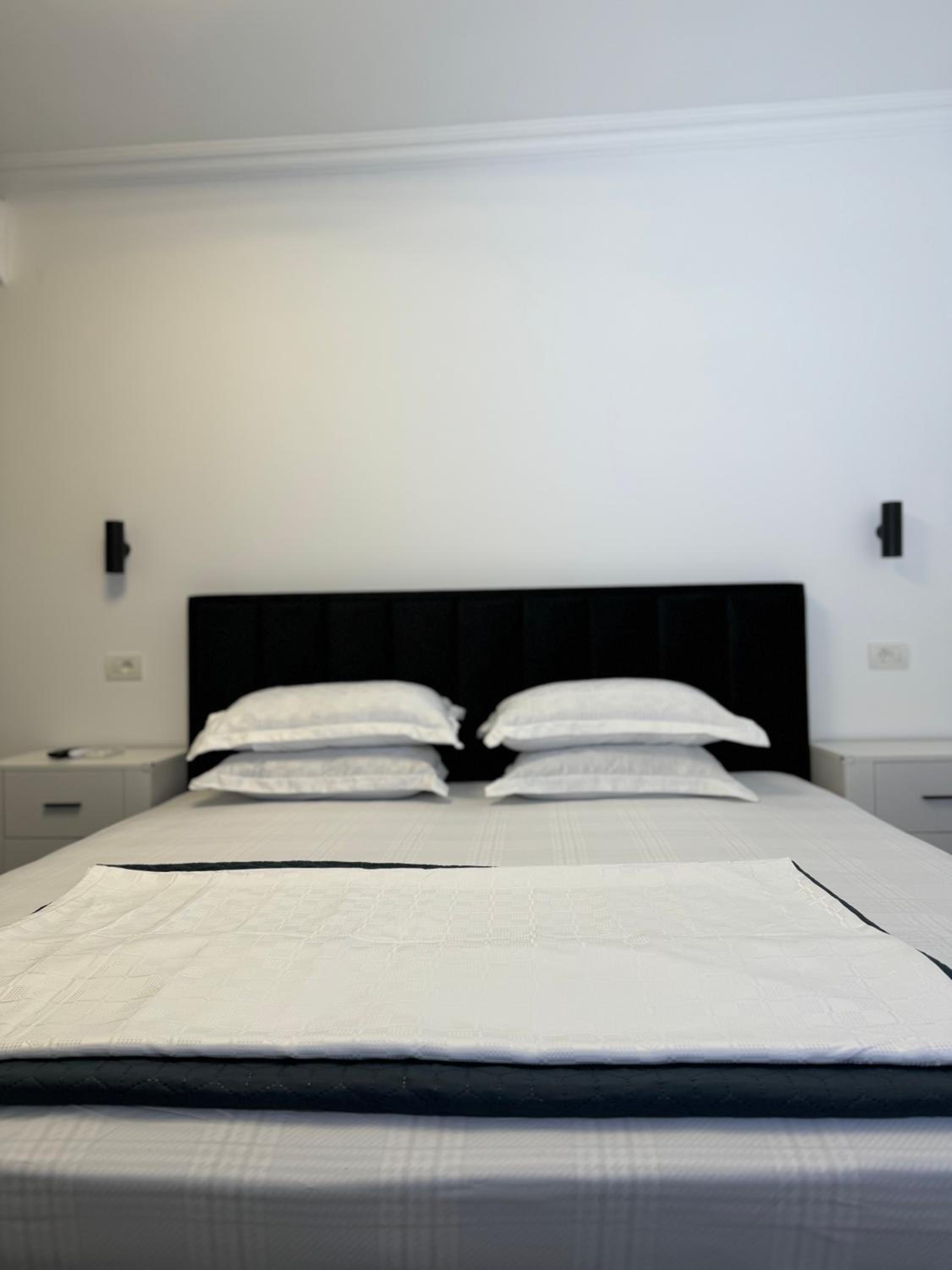 Deluxe Double Room with Balcony - Photo 3