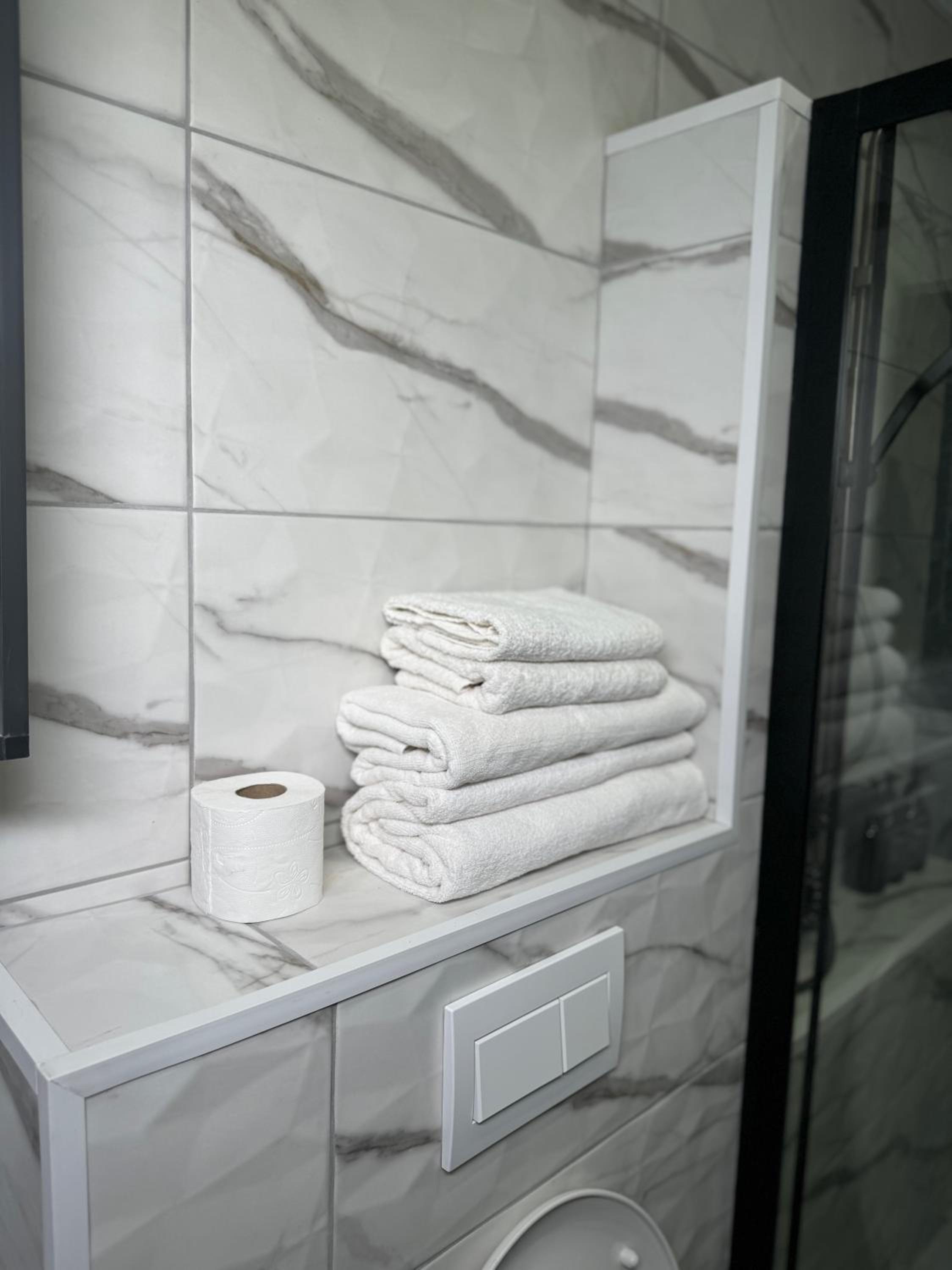 Deluxe Double Room with Balcony - Photo 18