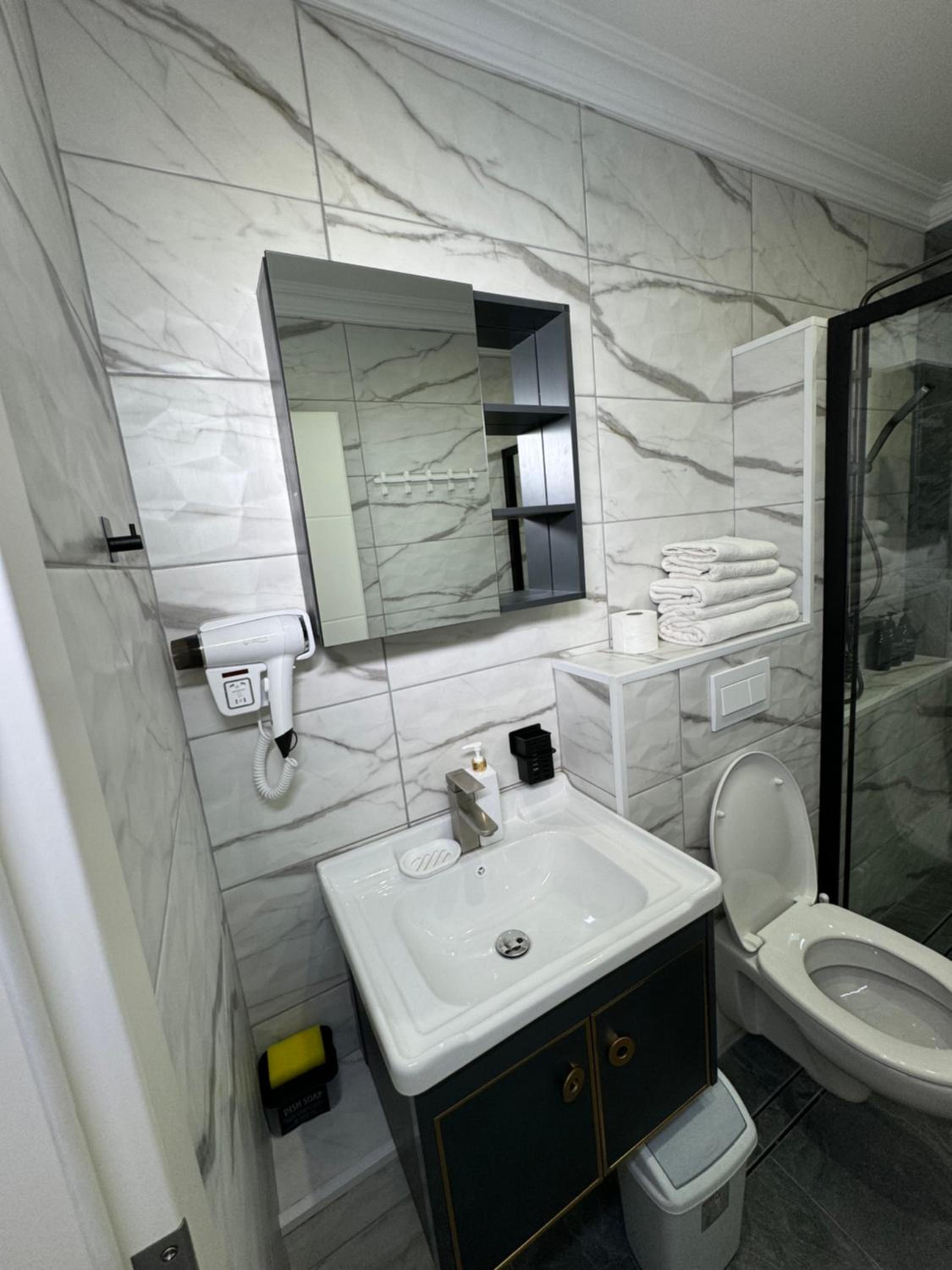 Deluxe Double Room with Balcony - Photo 15