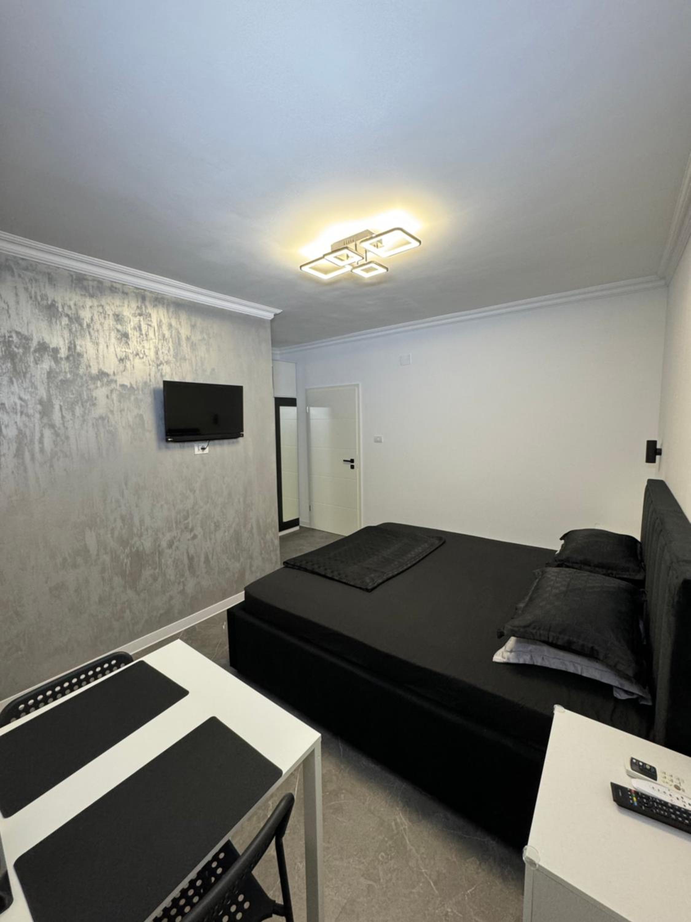 Deluxe Double Room with Balcony - Photo 24
