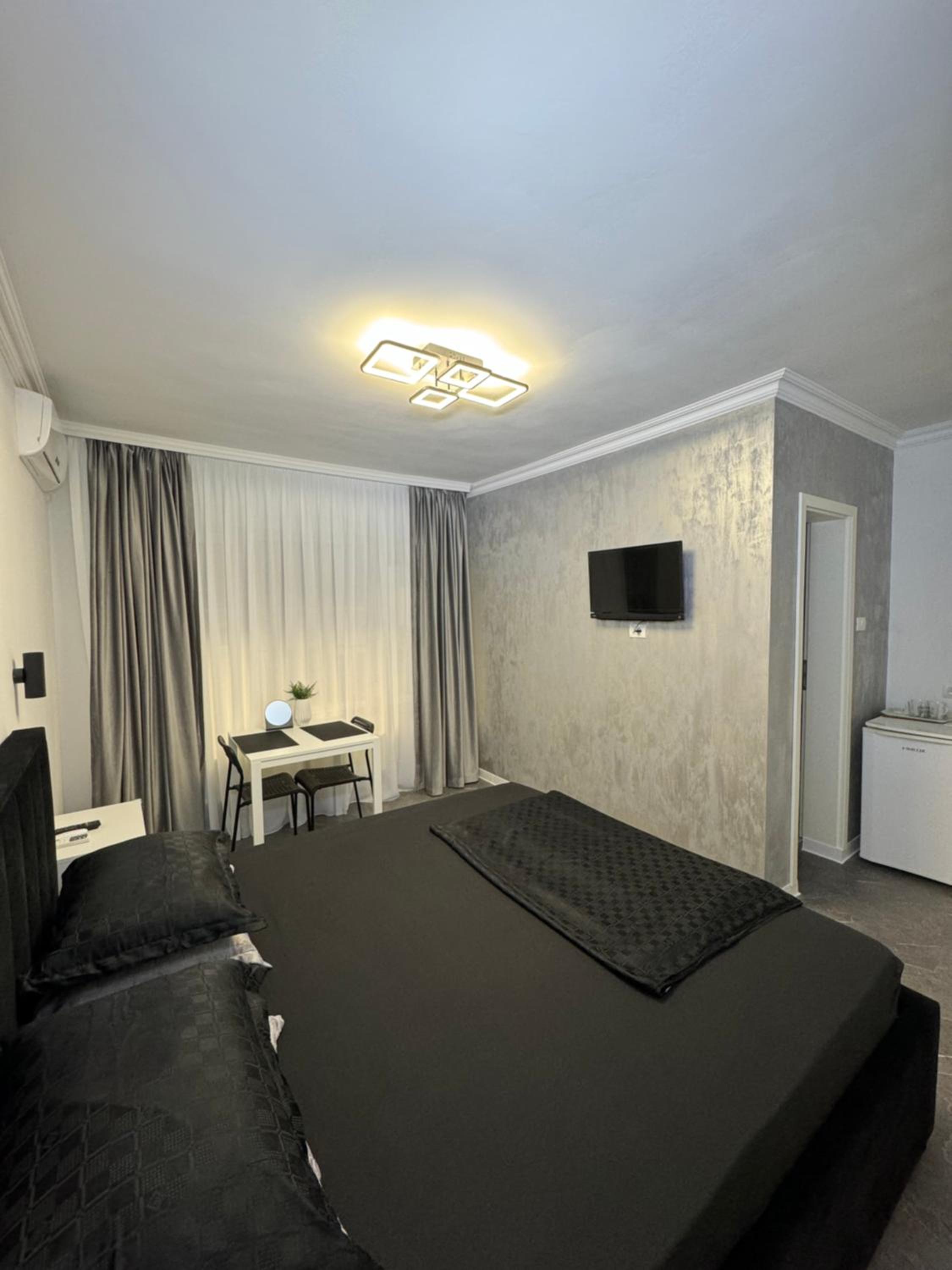 Deluxe Double Room with Balcony - Photo 25