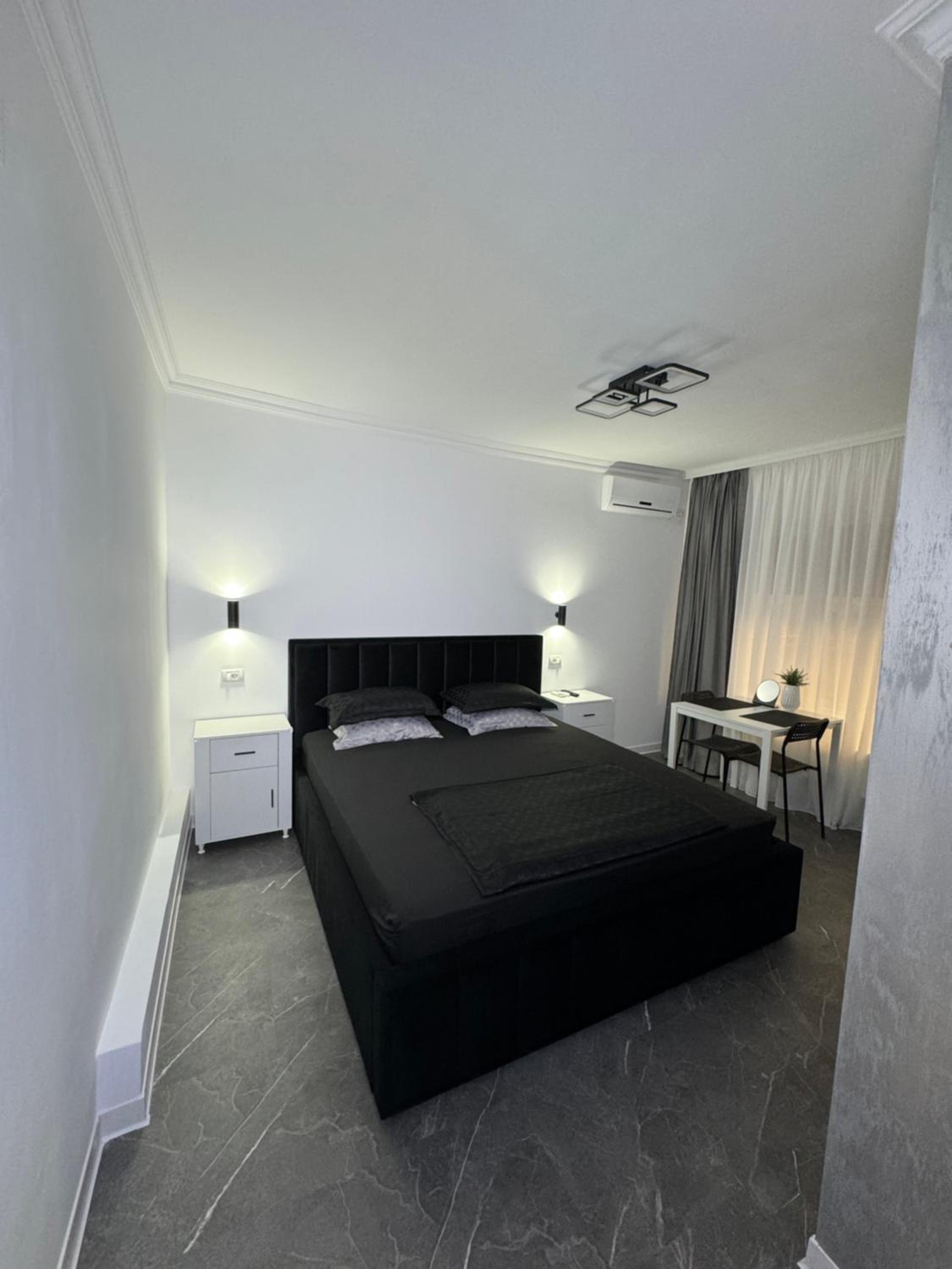 Deluxe Double Room with Balcony - Photo 21