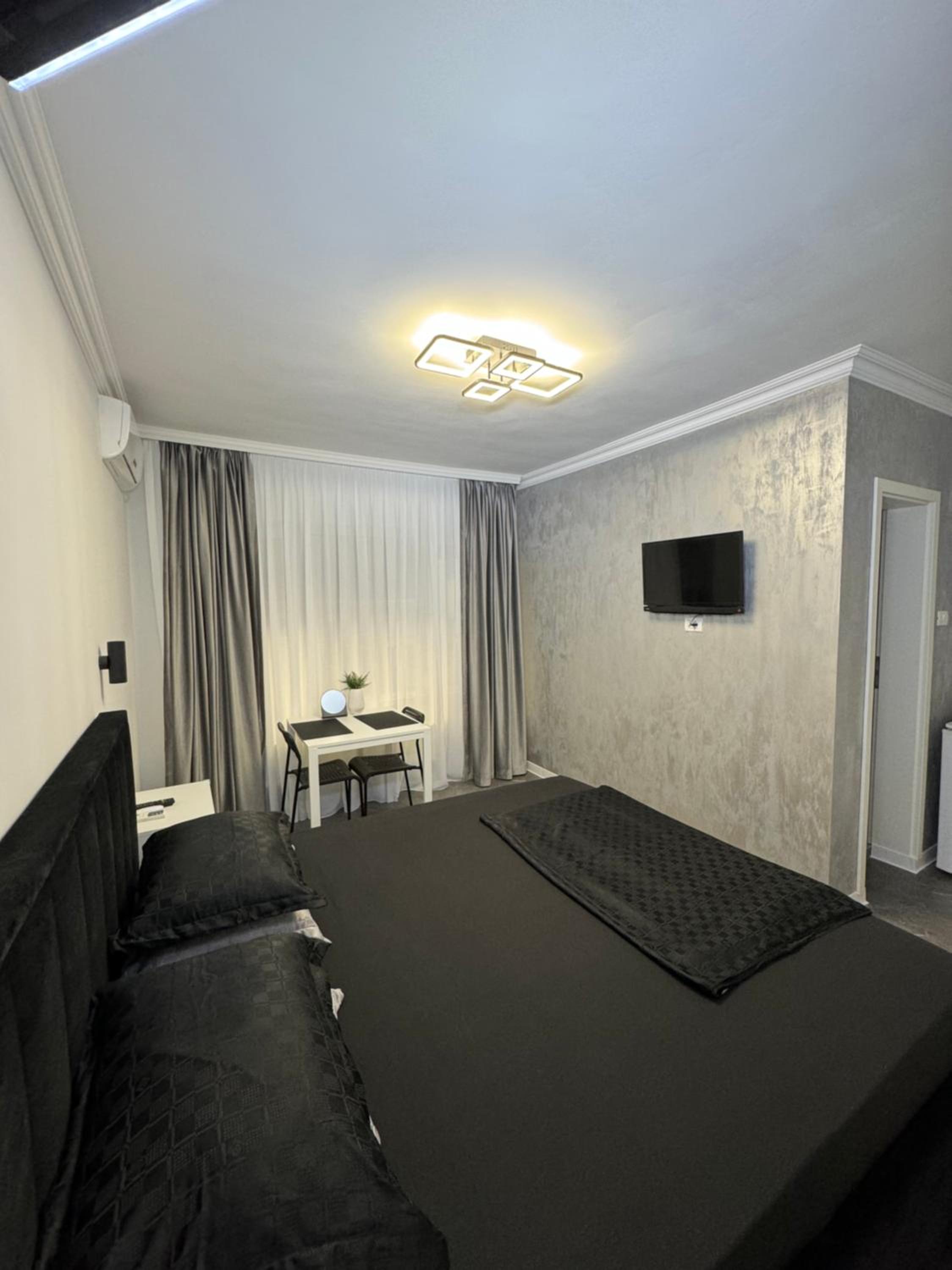 Deluxe Double Room with Balcony - Photo 23