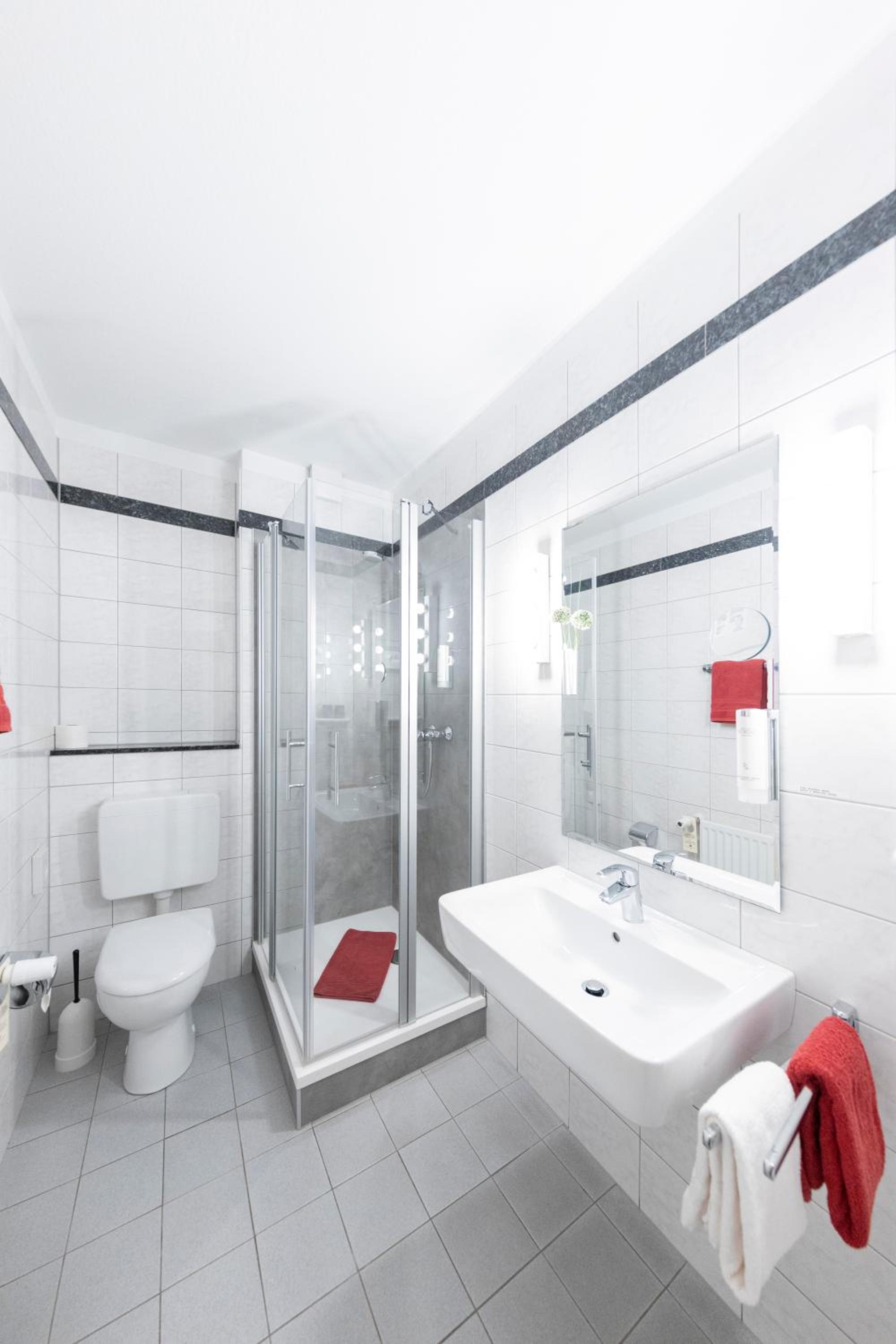 Standard Double or Twin Room - Photo 7