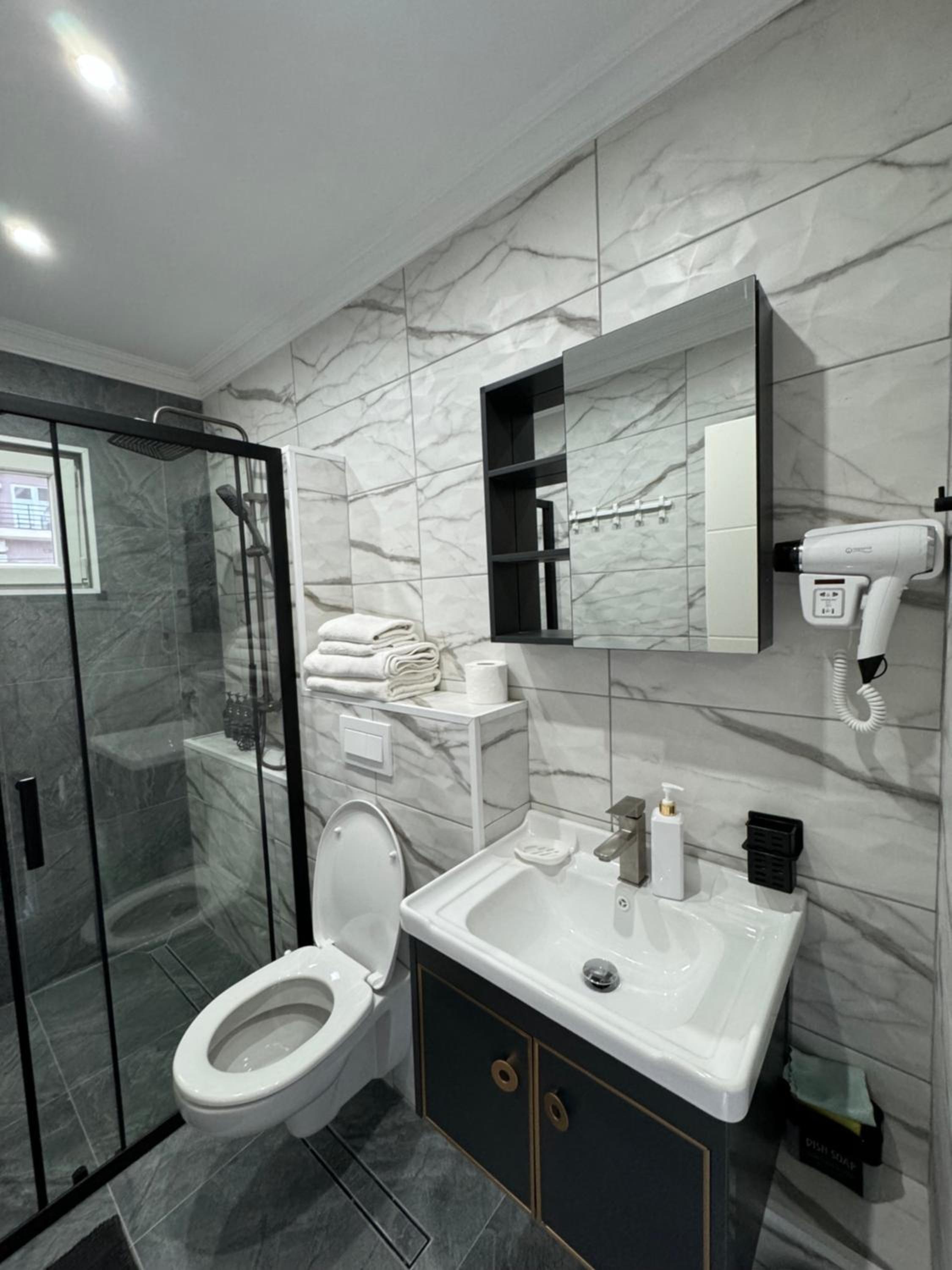 Deluxe Double Room with Balcony - Photo 35
