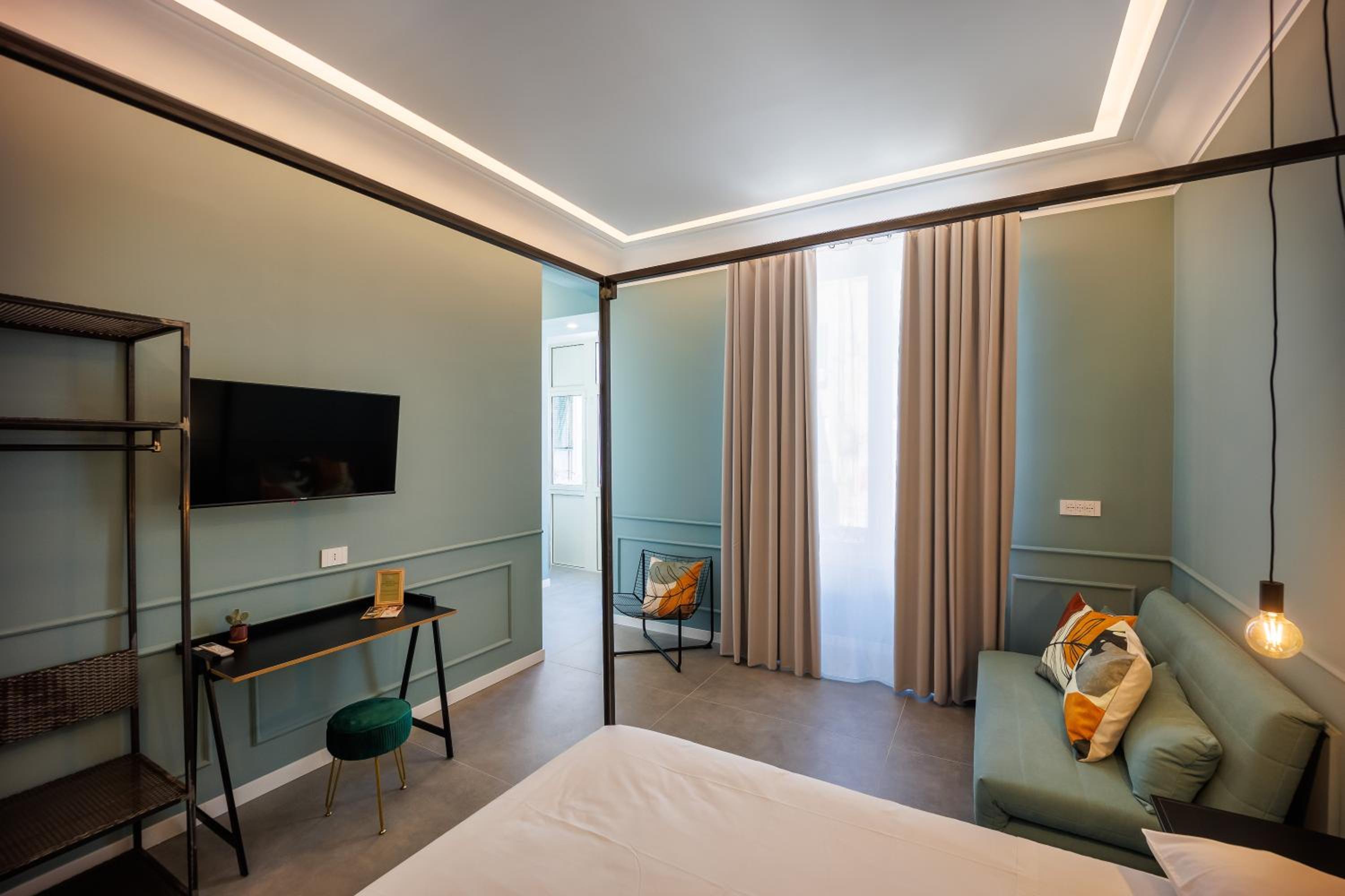 Quadruple Room with Private Bathroom