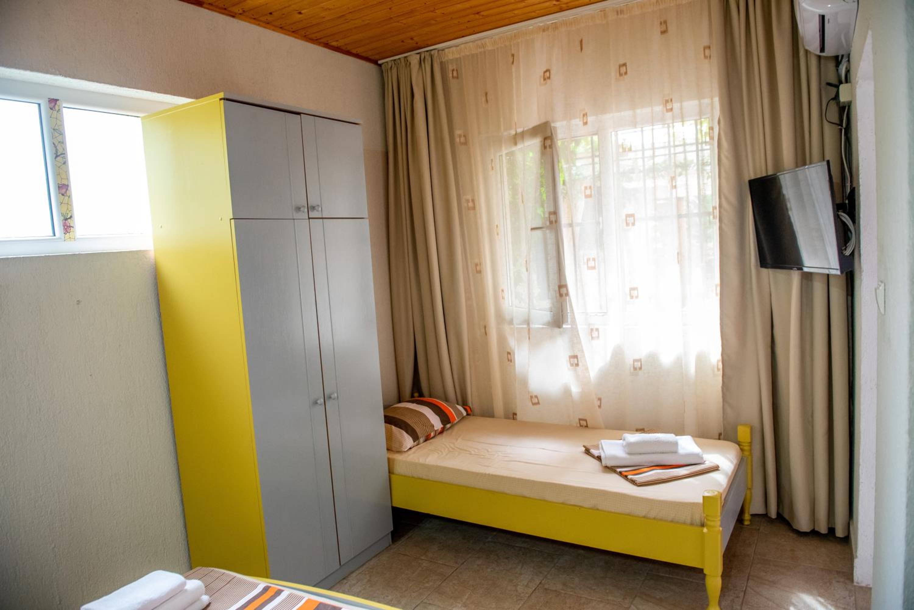 Double Room with Garden View - Photo 13