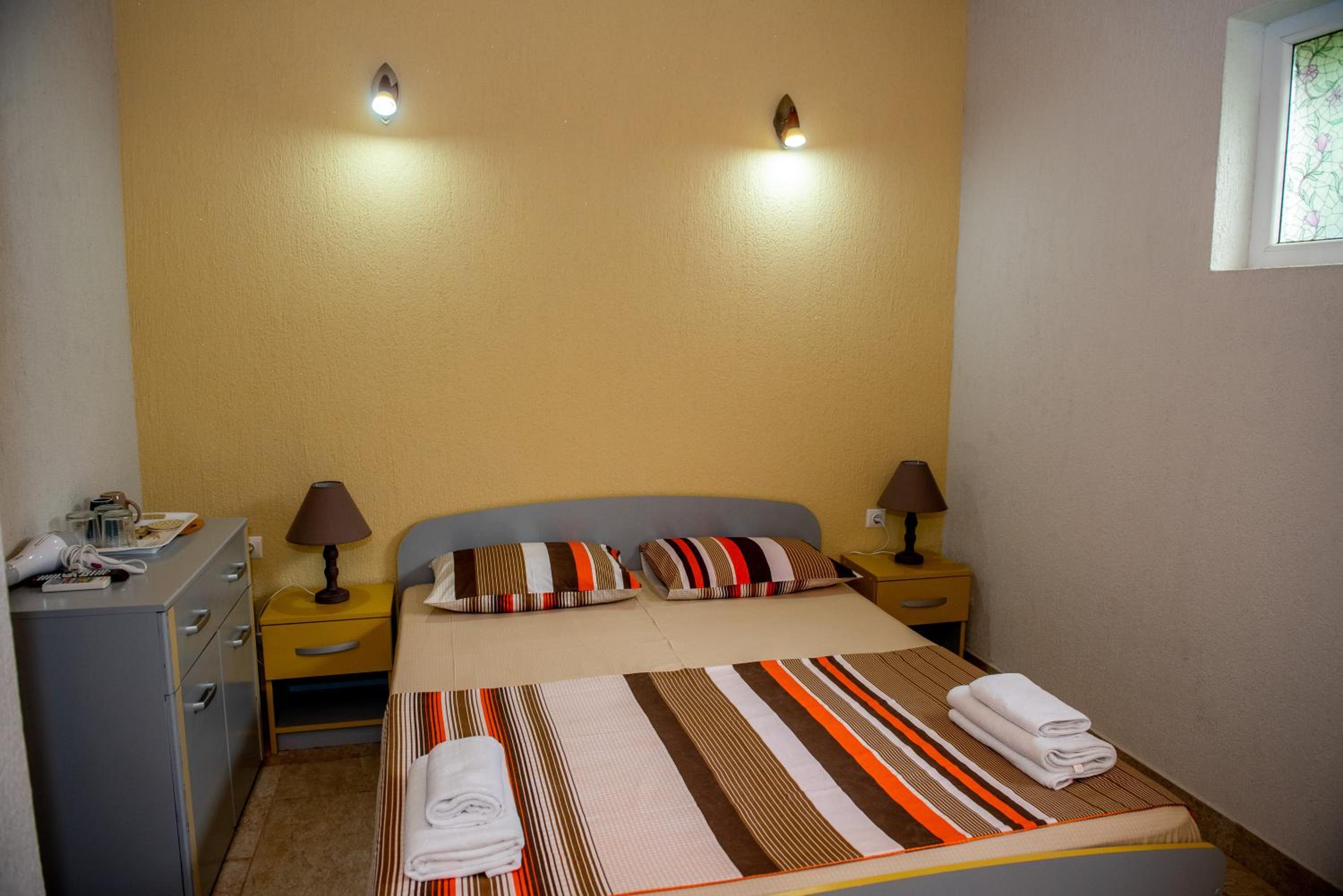 Double Room with Garden View - Photo 12