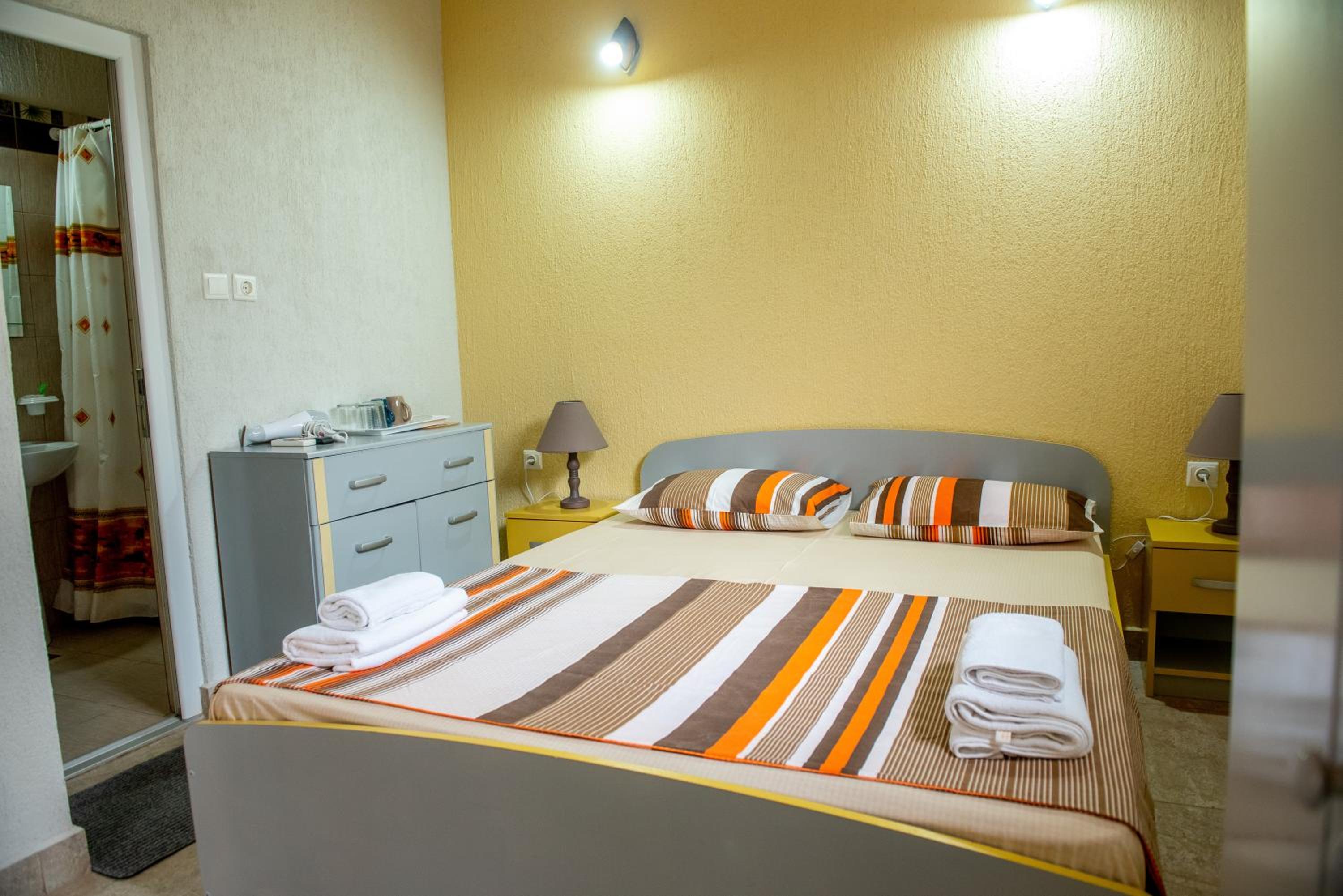 Double Room with Garden View - Photo 11
