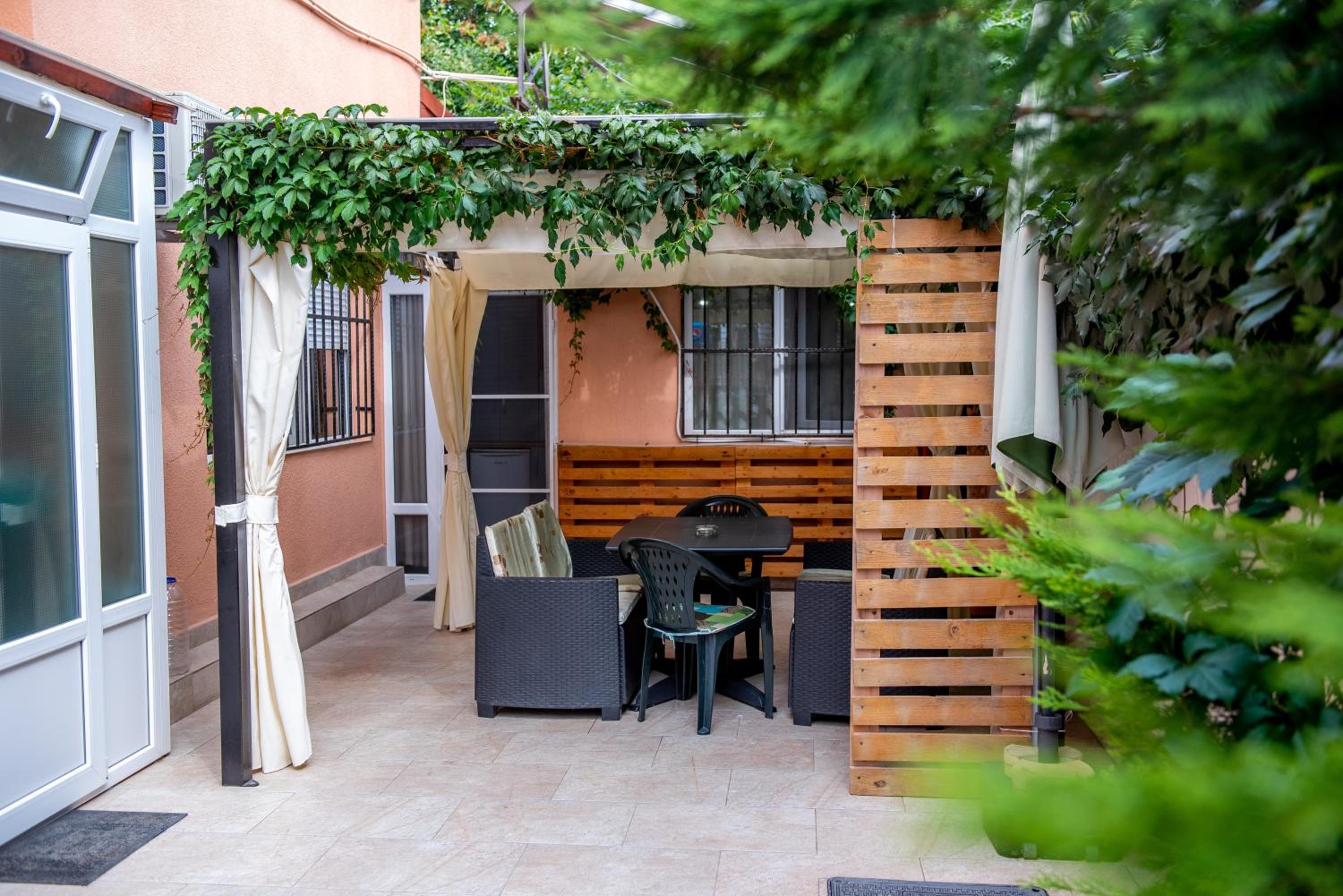Double Room with Garden View - Photo 5