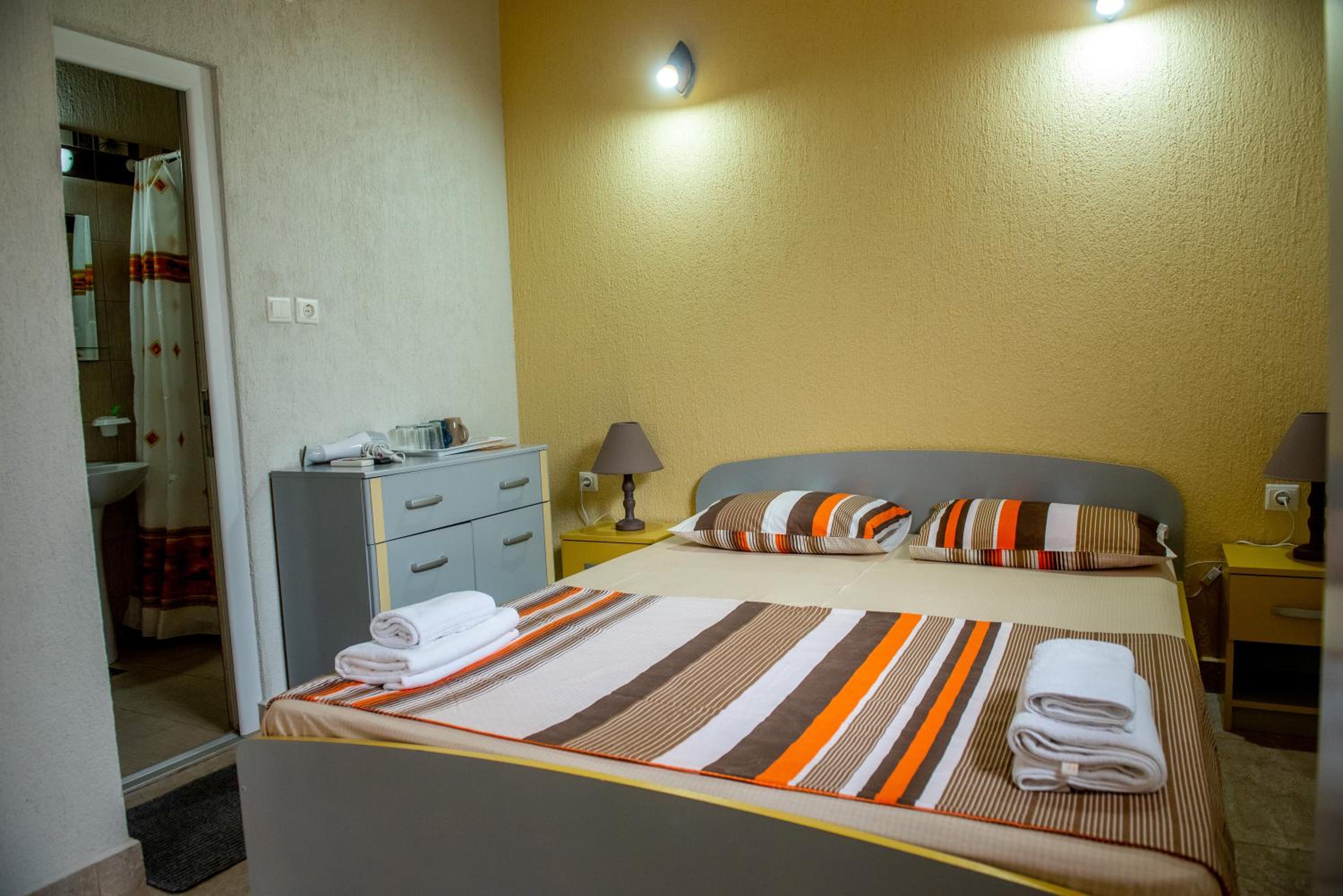 Double Room with Garden View - Photo 7