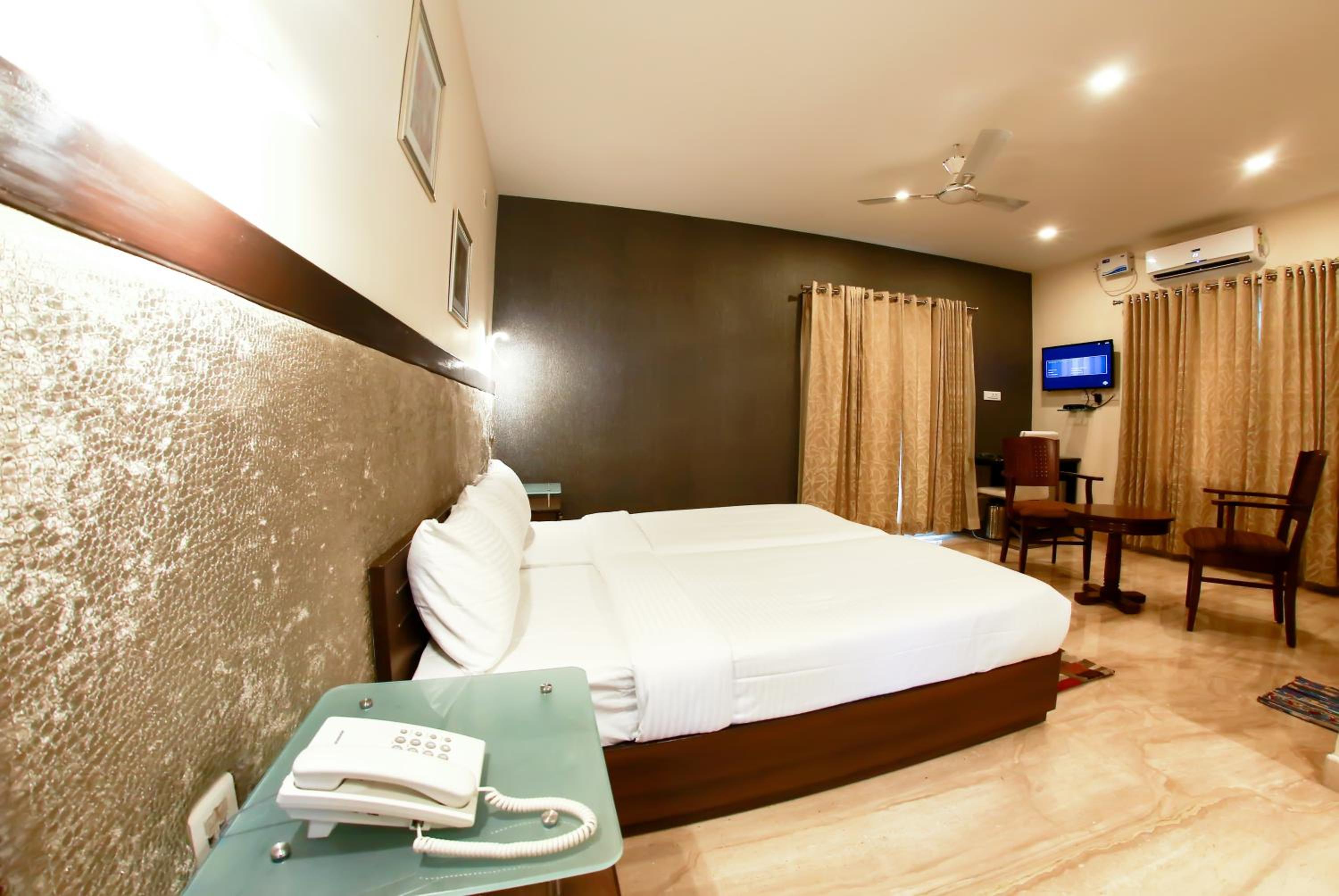 Deluxe Double or Twin Room photo 3