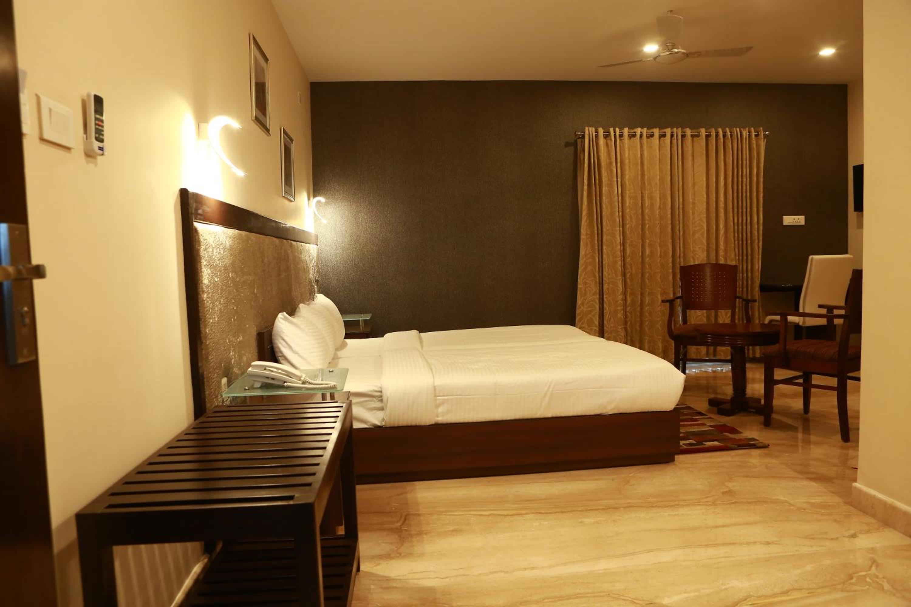 Deluxe Double or Twin Room photo 2