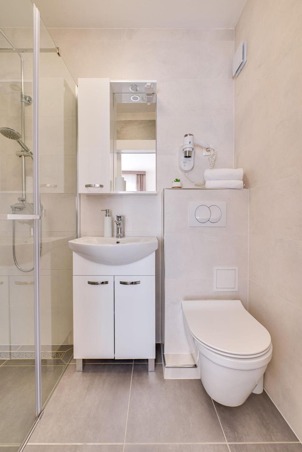 Double Room with Balcony - Photo 22