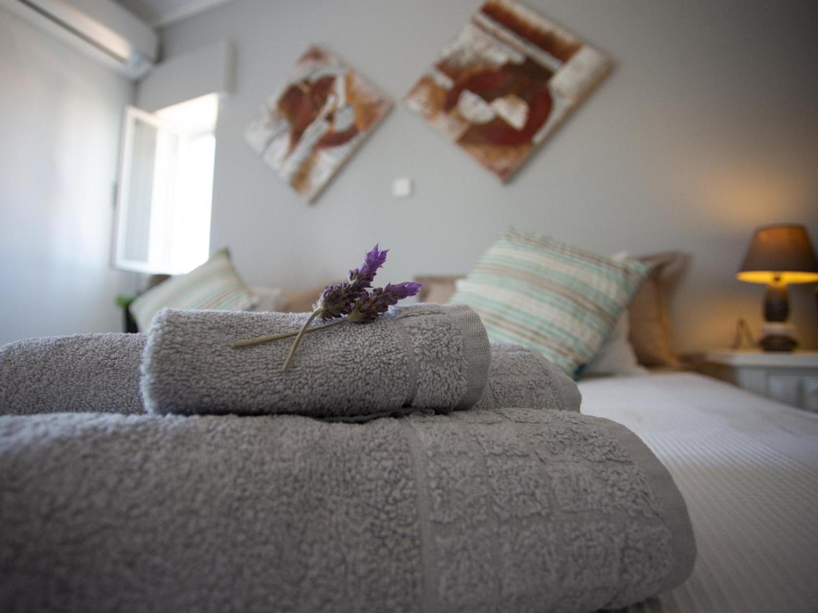 Queen Room with Balcony photo 3