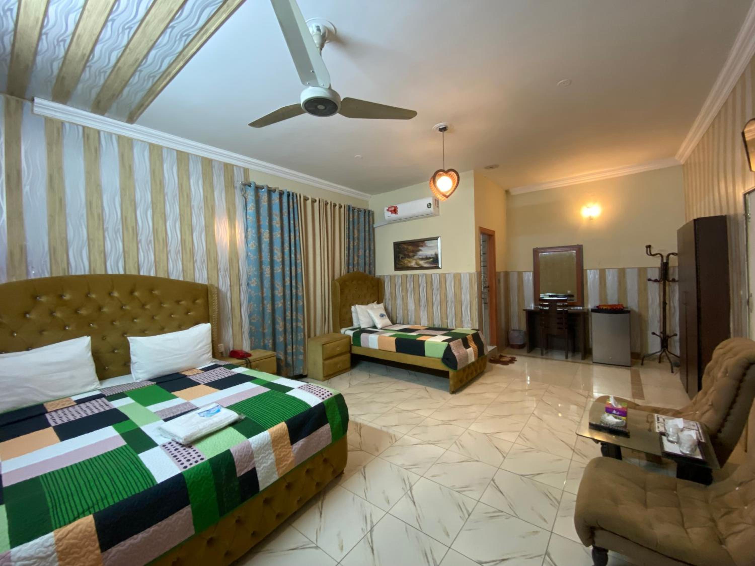 Deluxe Triple Room - Photo 19
