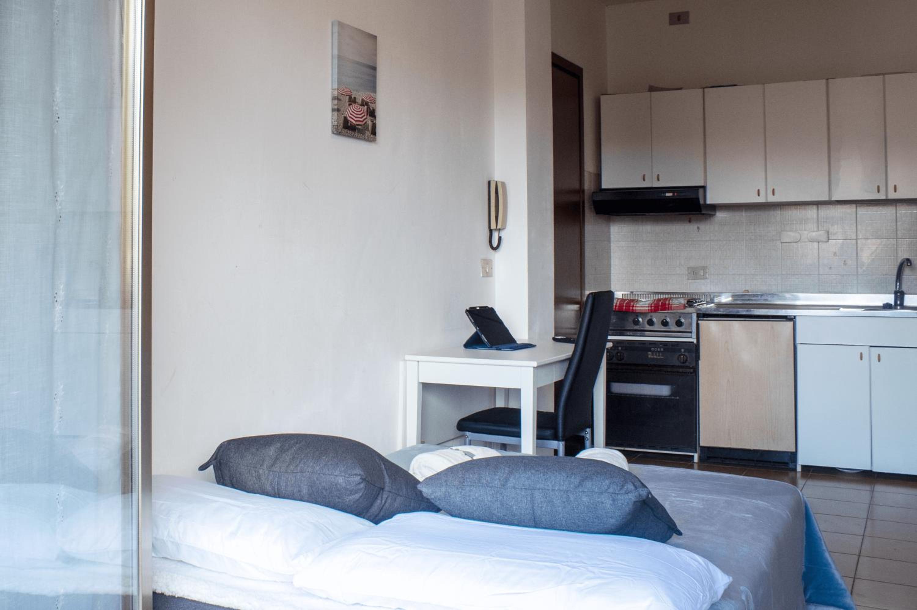 One-Bedroom Apartment photo 1