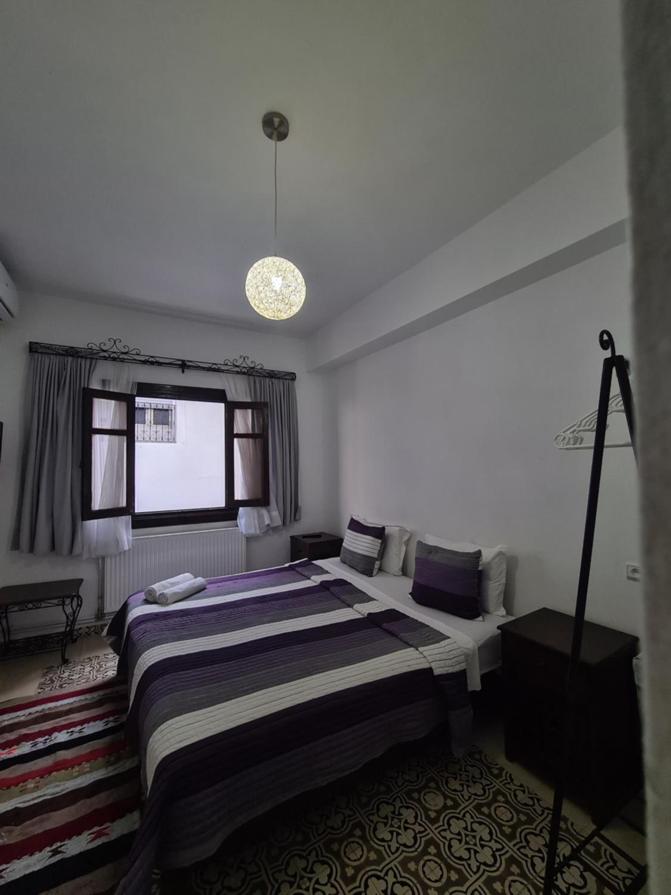 Budget Double Room - Photo 2
