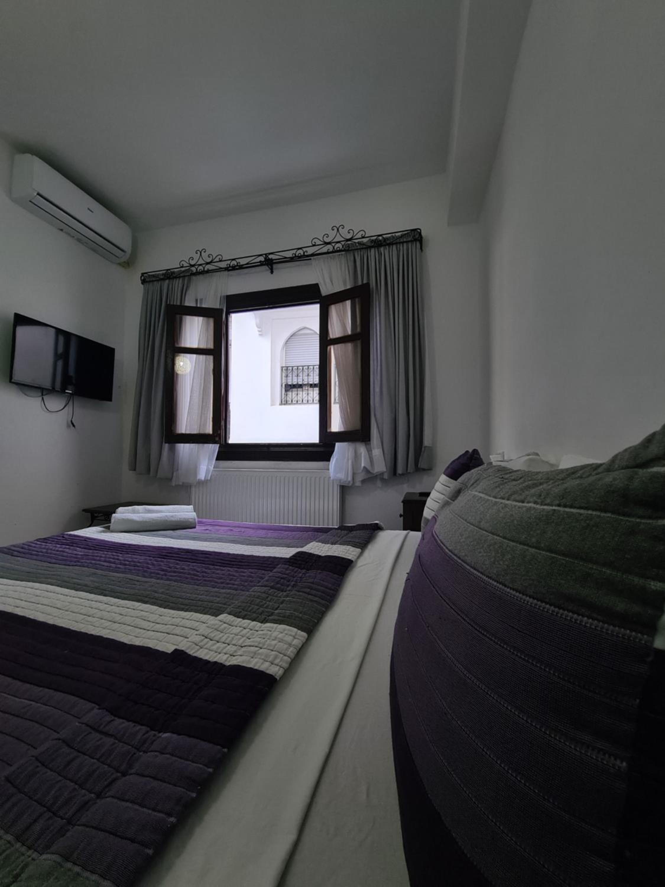 Budget Double Room - Photo 7