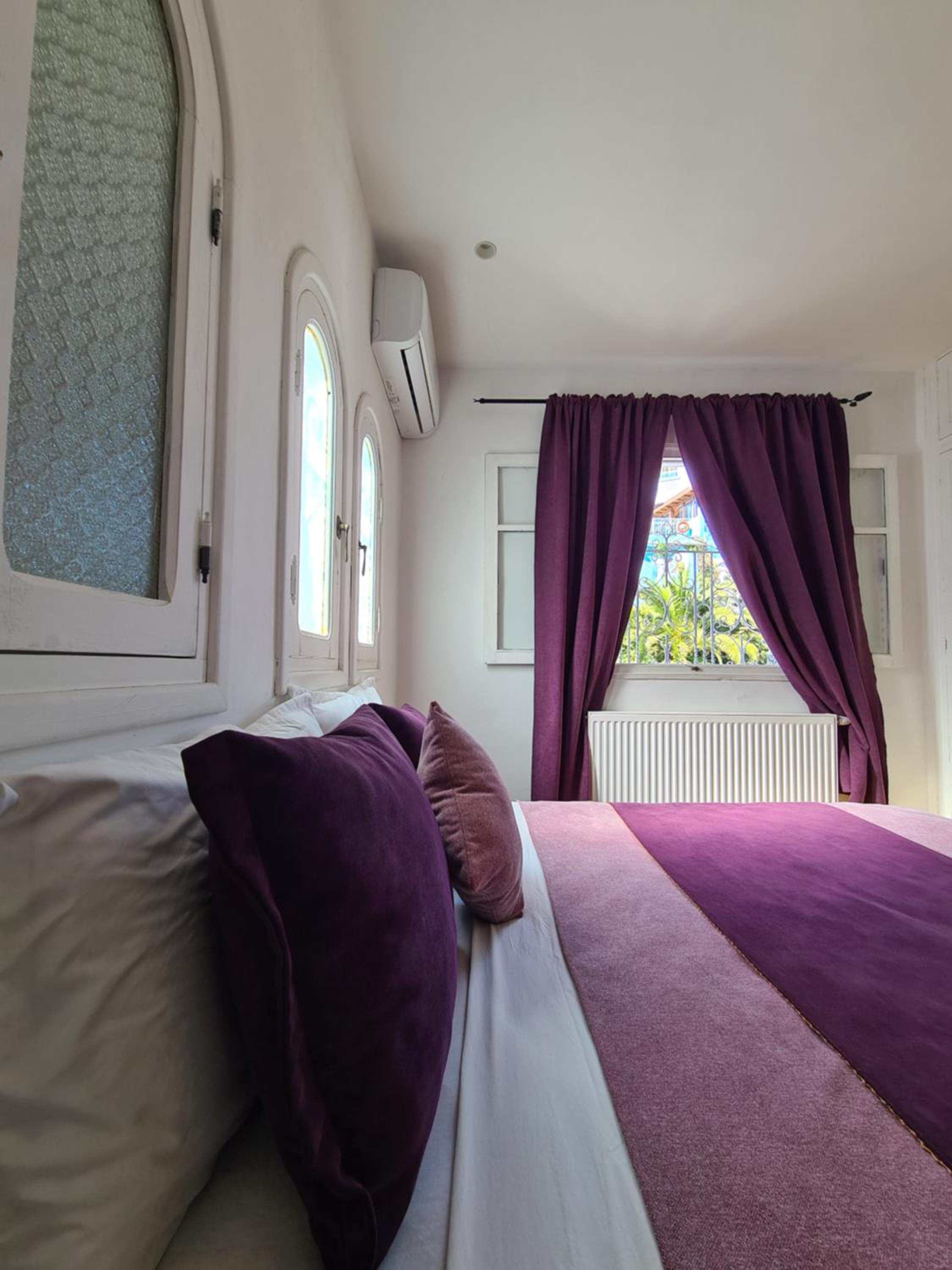 One-Bedroom Apartment - Photo 3