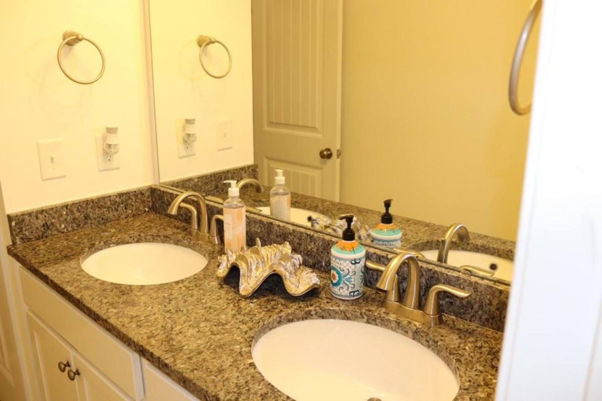 Three-Bedroom House photo 2