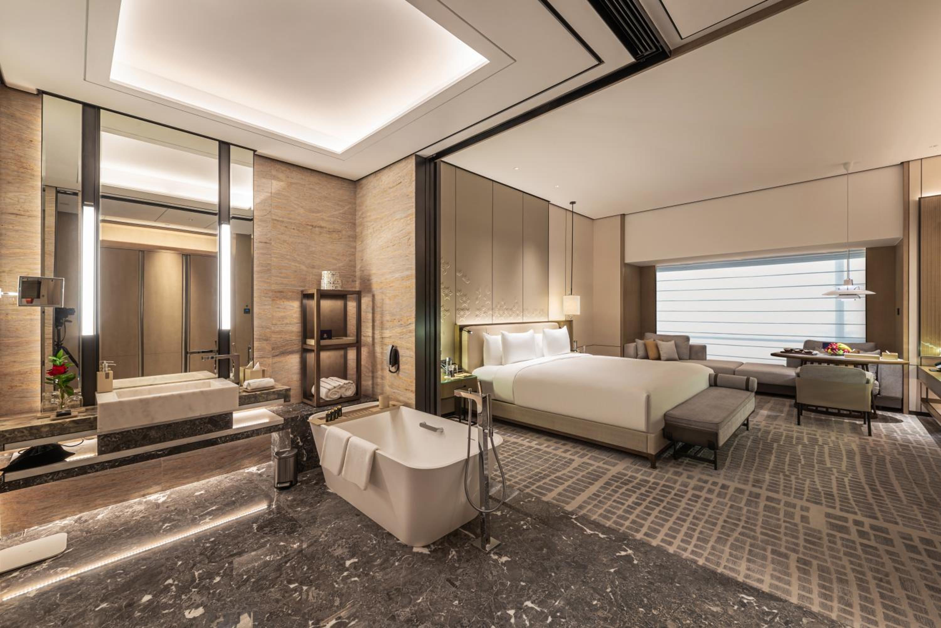 Deluxe King Room photo 2