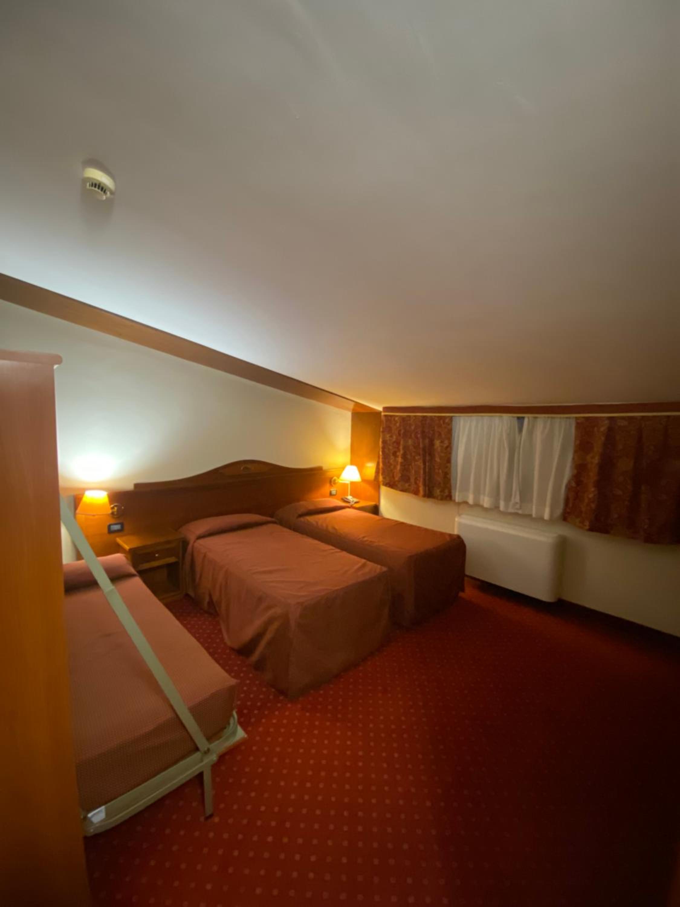 Classic Triple Room photo 2